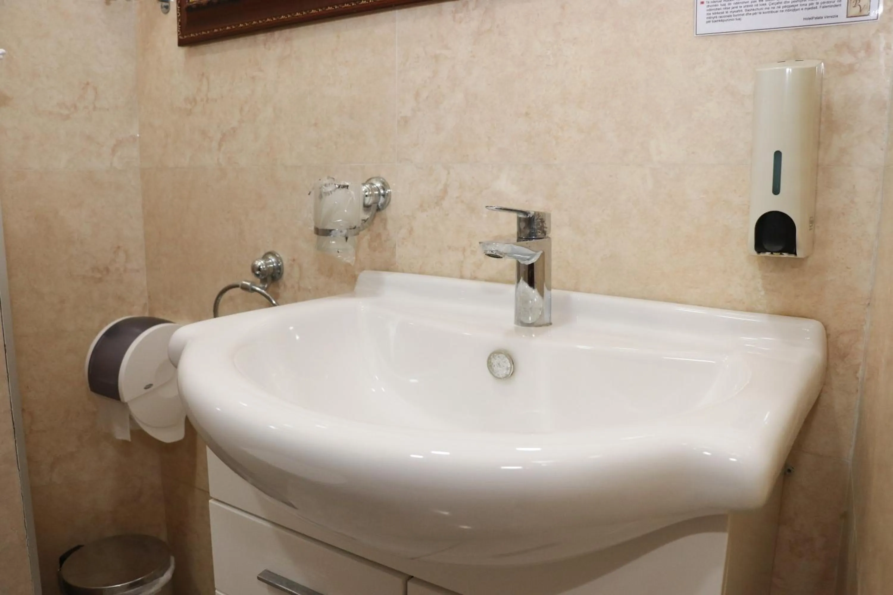 Bathroom in Hotel Palata Venezia