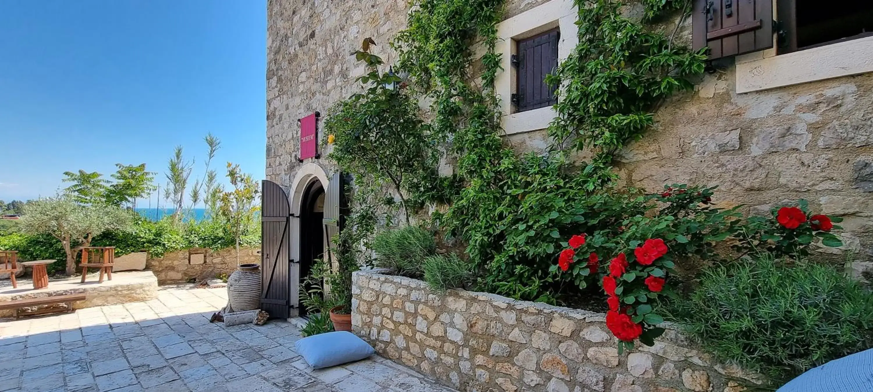 Property building in Hotel Palata Venezia Property building in Hotel Palata Venezia