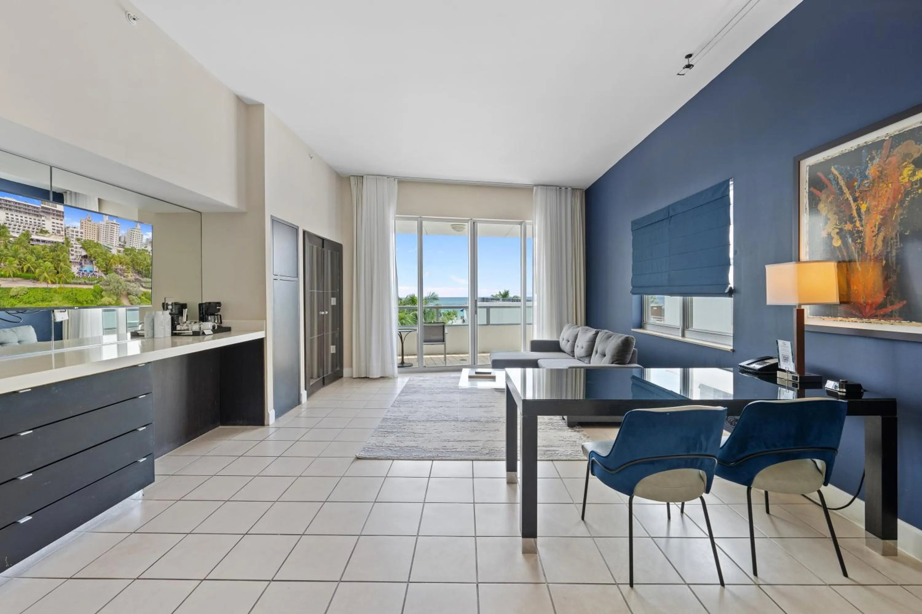 Living room in The Sagamore Hotel South Beach