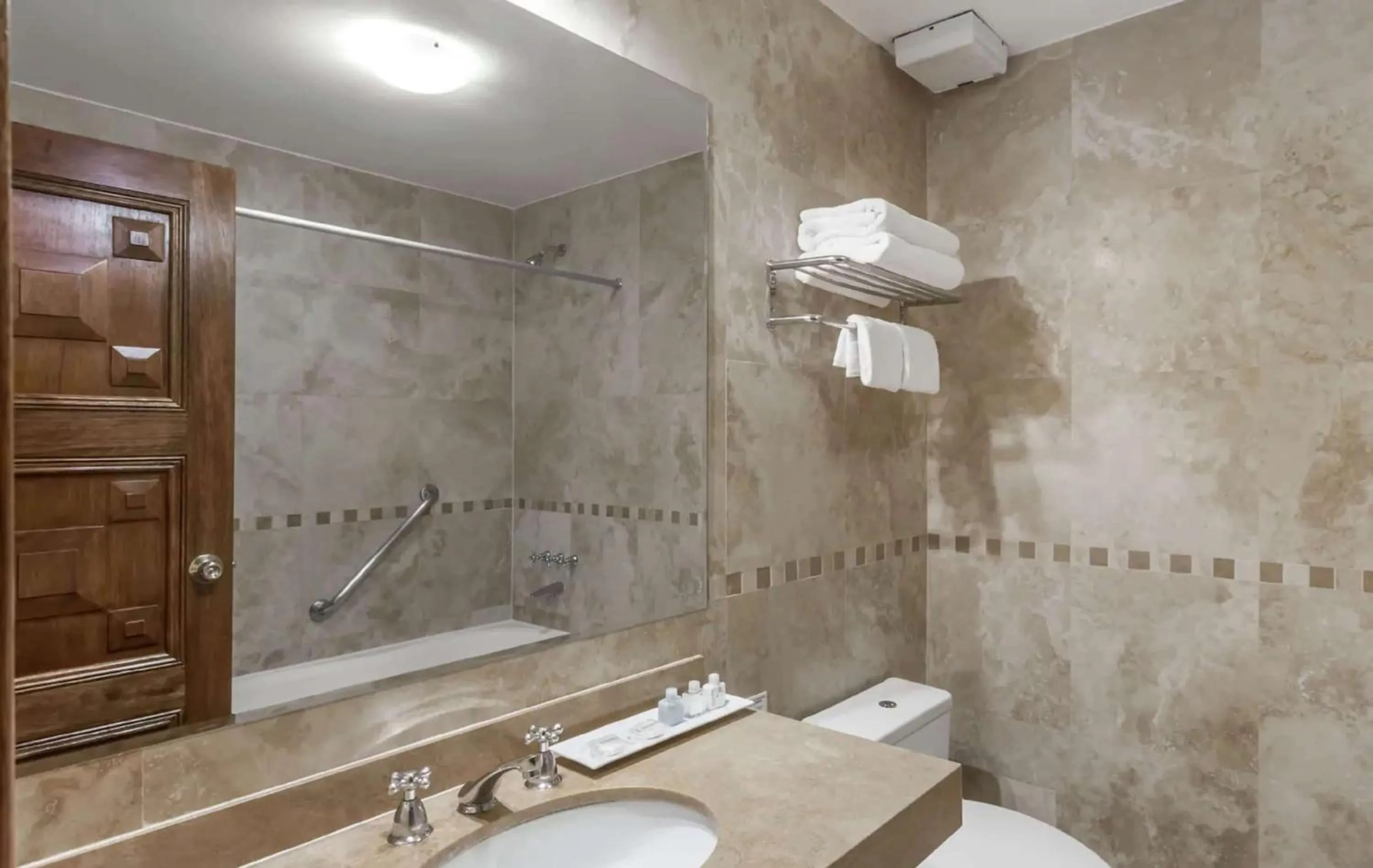 Bathroom in Wyndham Costa del Sol Cusco