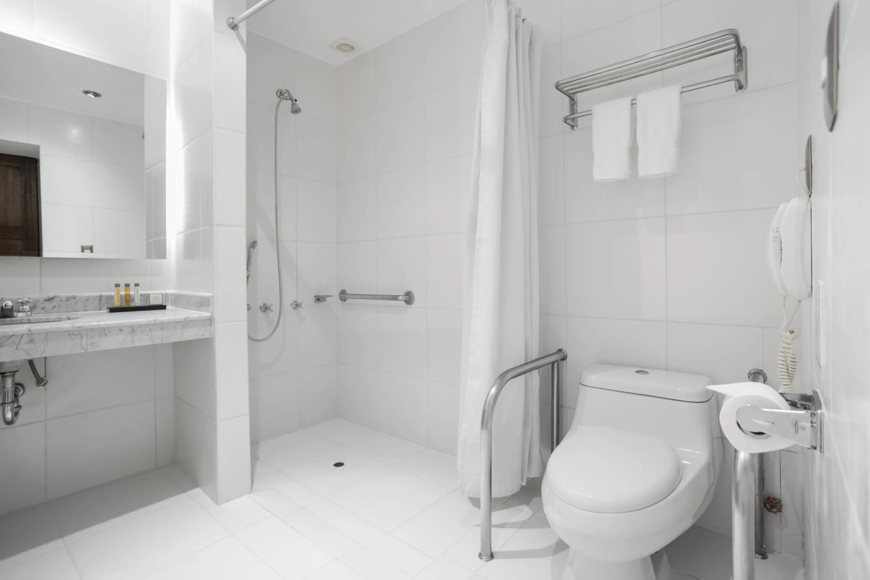 Bathroom in Wyndham Costa del Sol Cusco