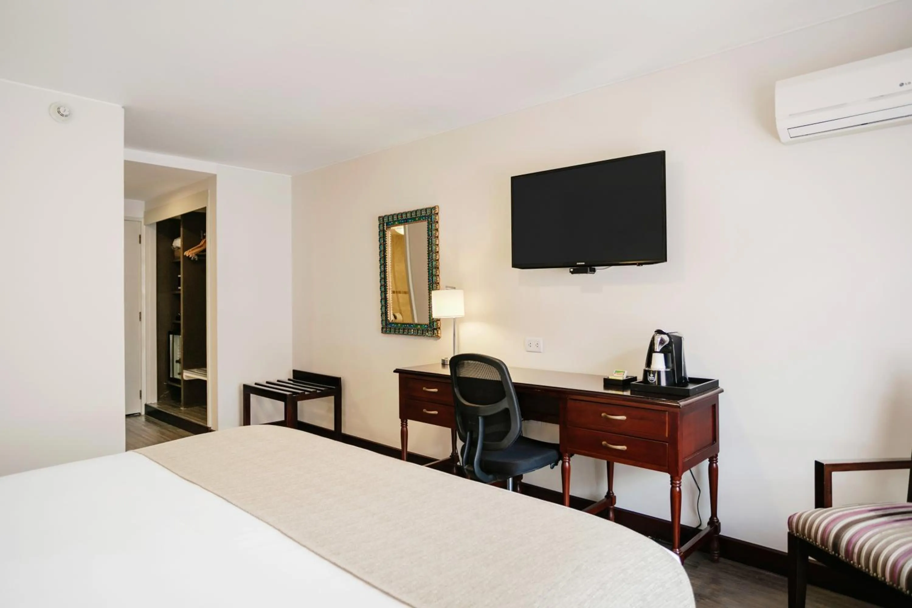 Bedroom, Bed in Wyndham Costa del Sol Cusco