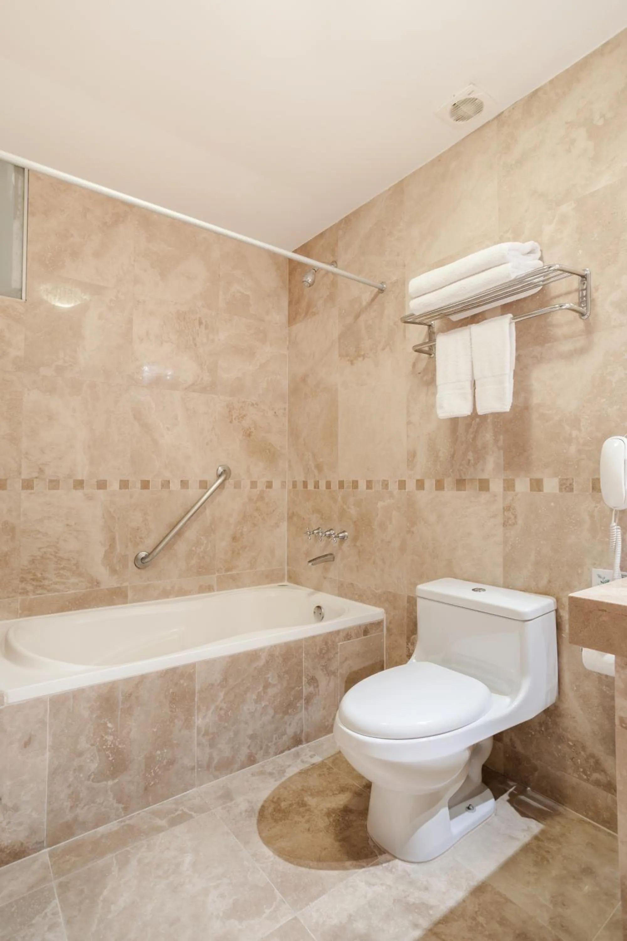 Bathroom in Wyndham Costa del Sol Cusco