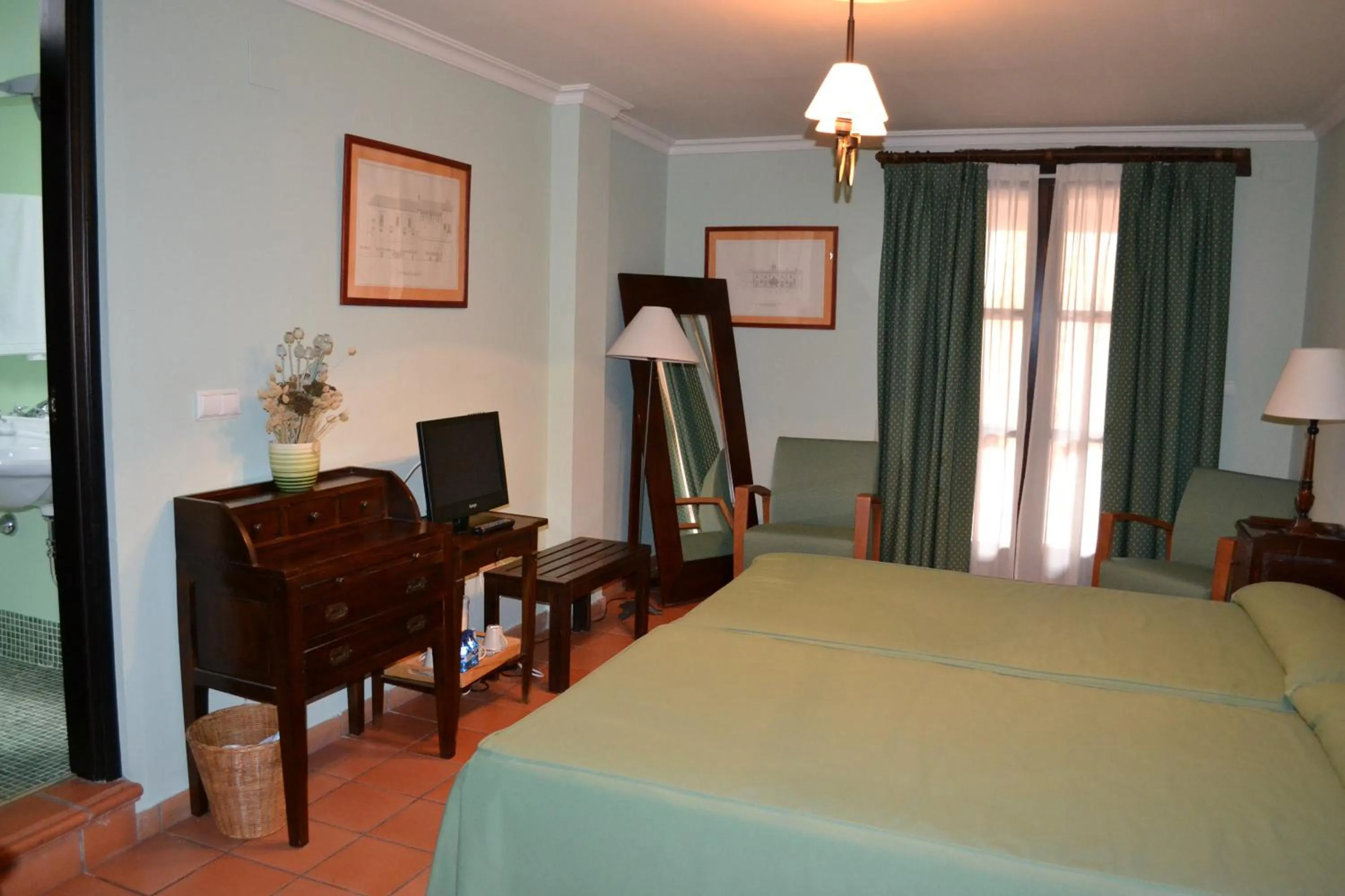 Photo of the whole room, Bed in La Posada Real del Pinar