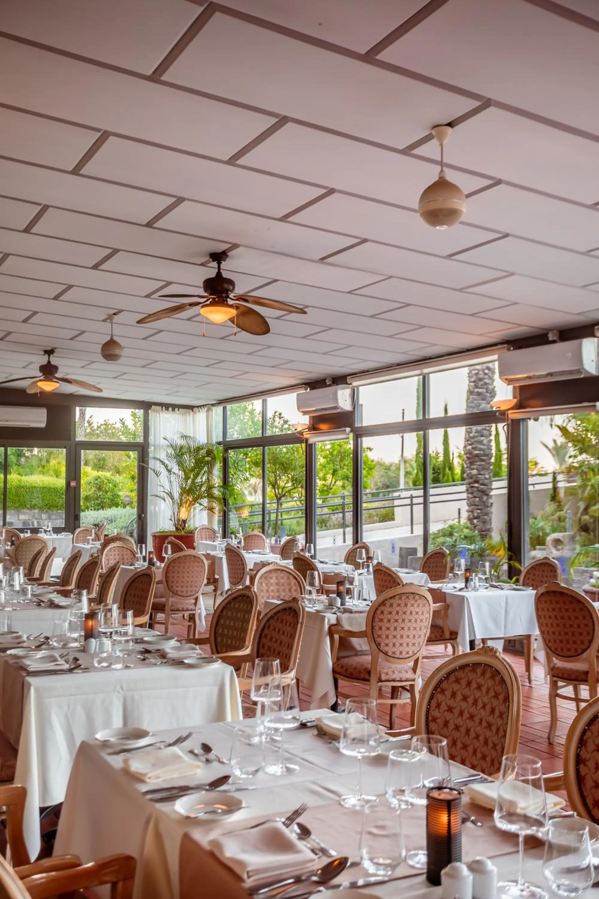 Restaurant/places to eat in The Scots Hotel