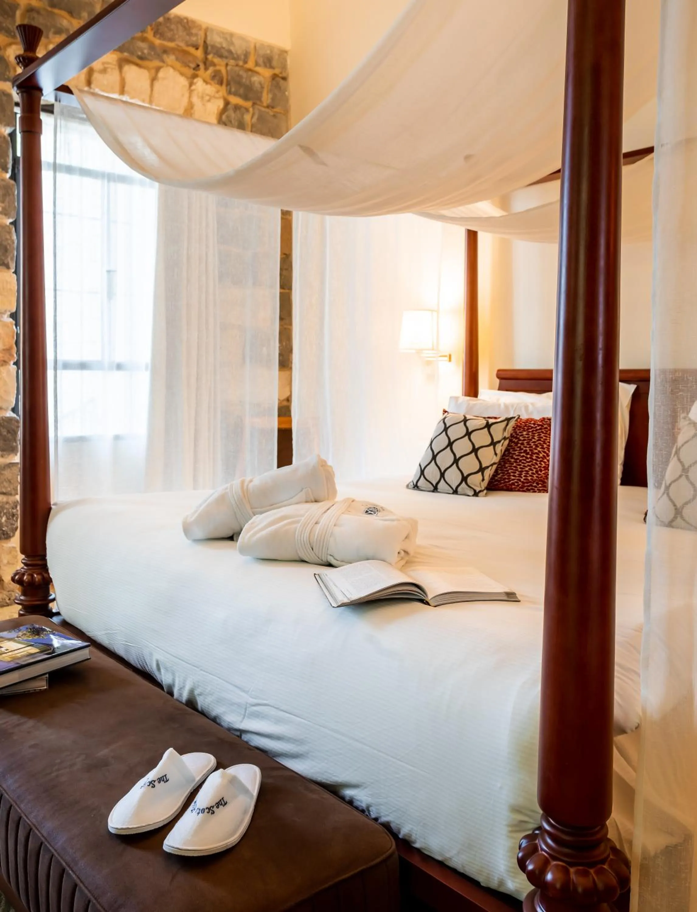 Bedroom, Bed in The Scots Hotel