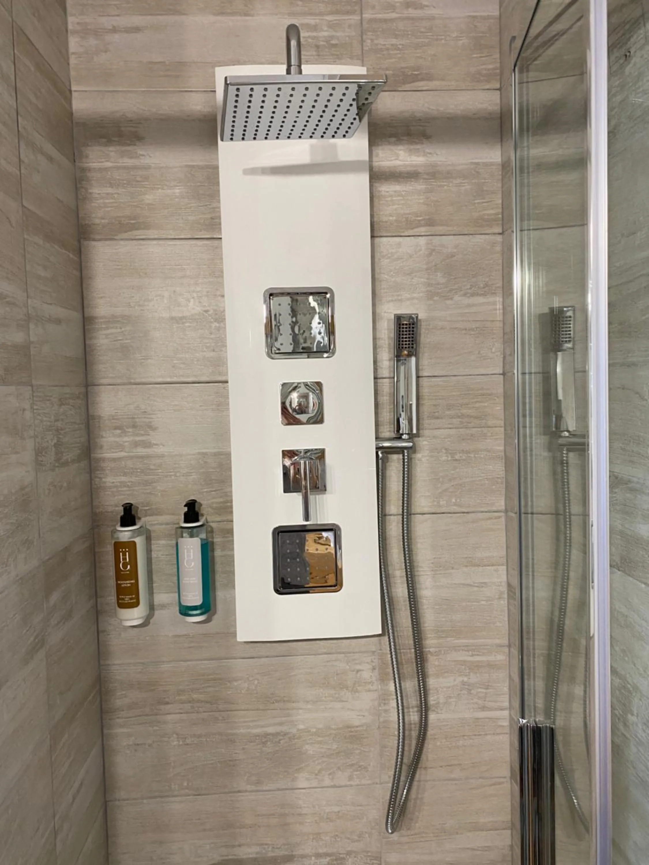Shower in Golf Hotel
