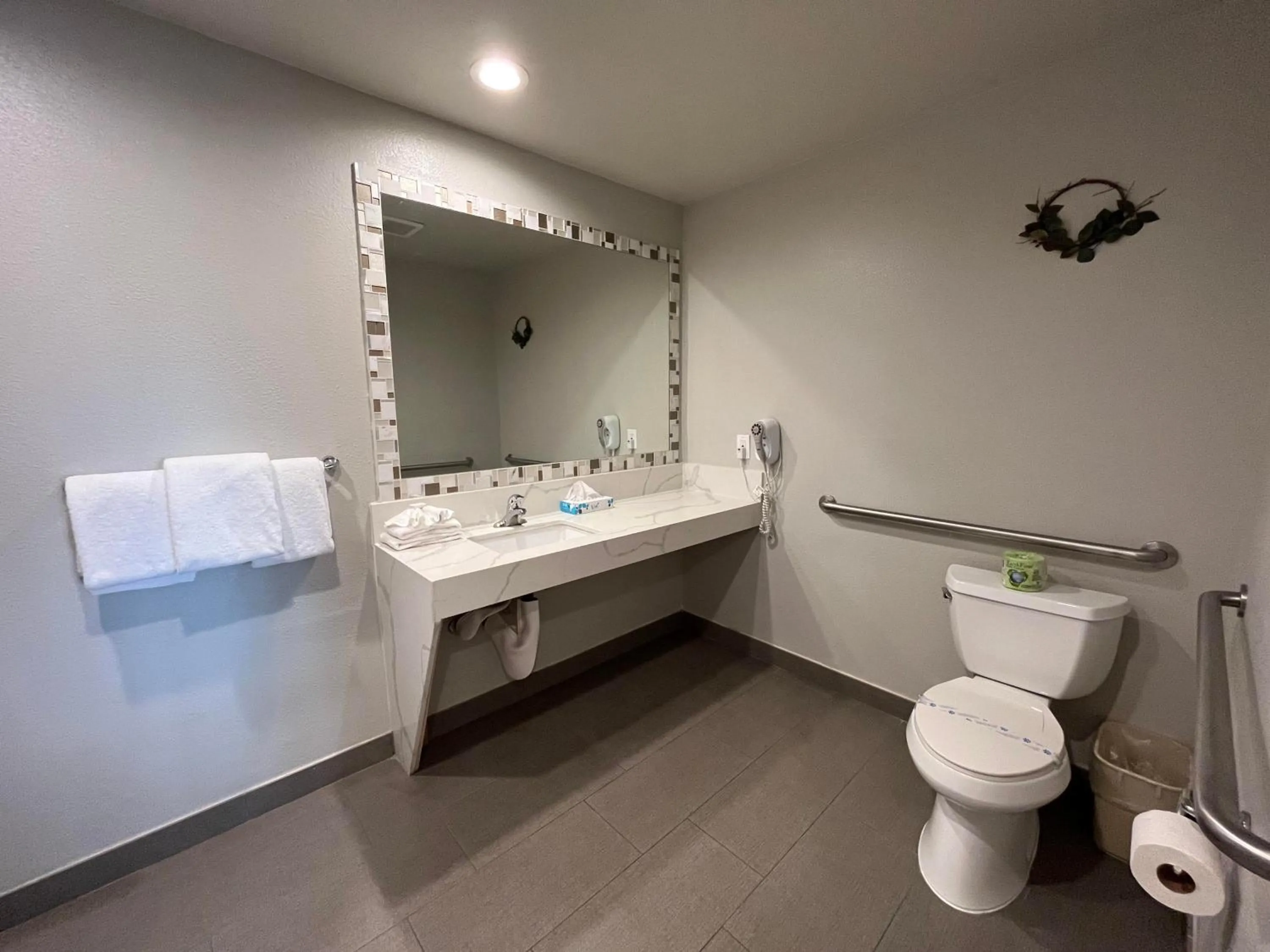 Bathroom in Alamo Inn and Suites - Convention Center