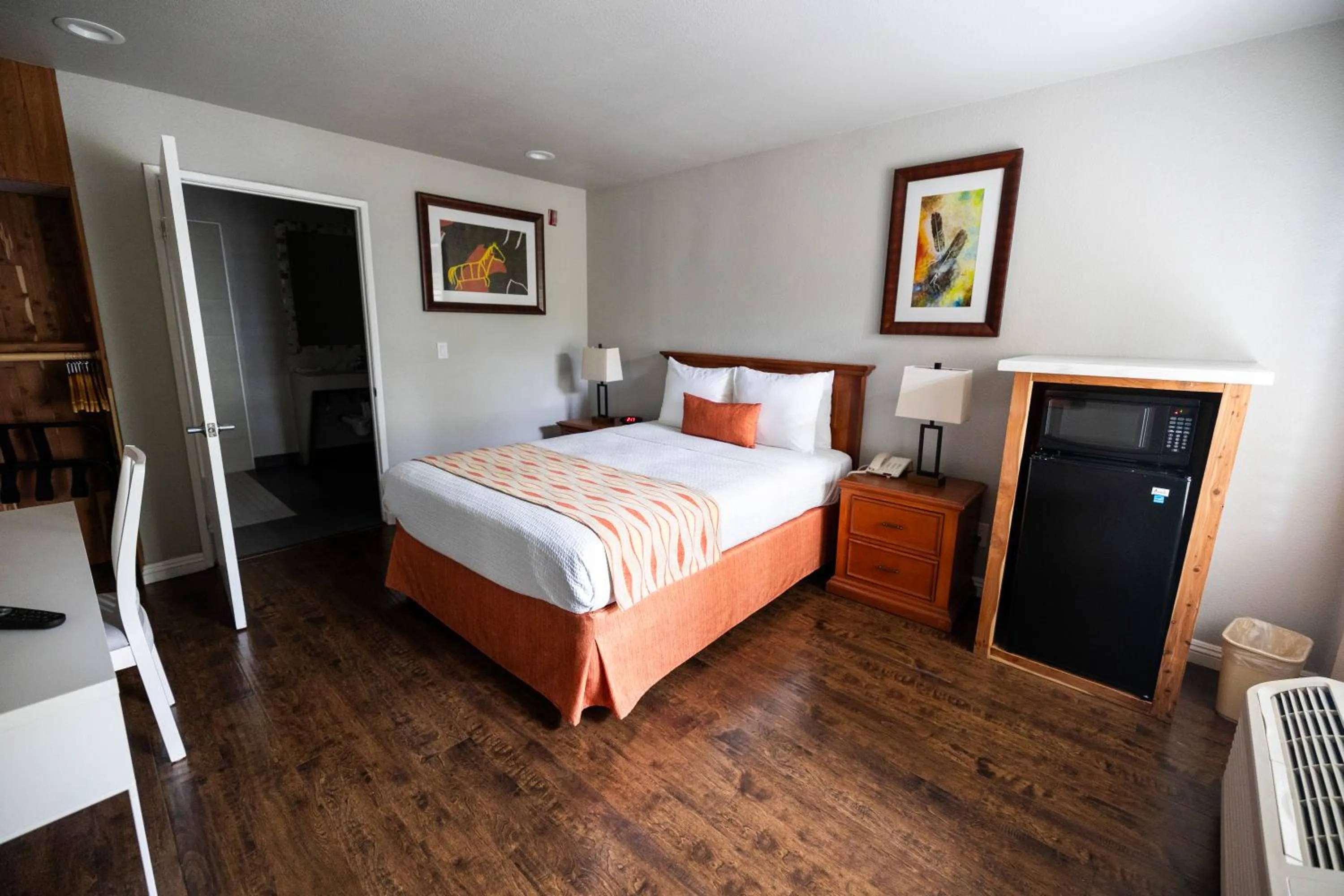 Bedroom, Bed in Alamo Inn and Suites - Convention Center