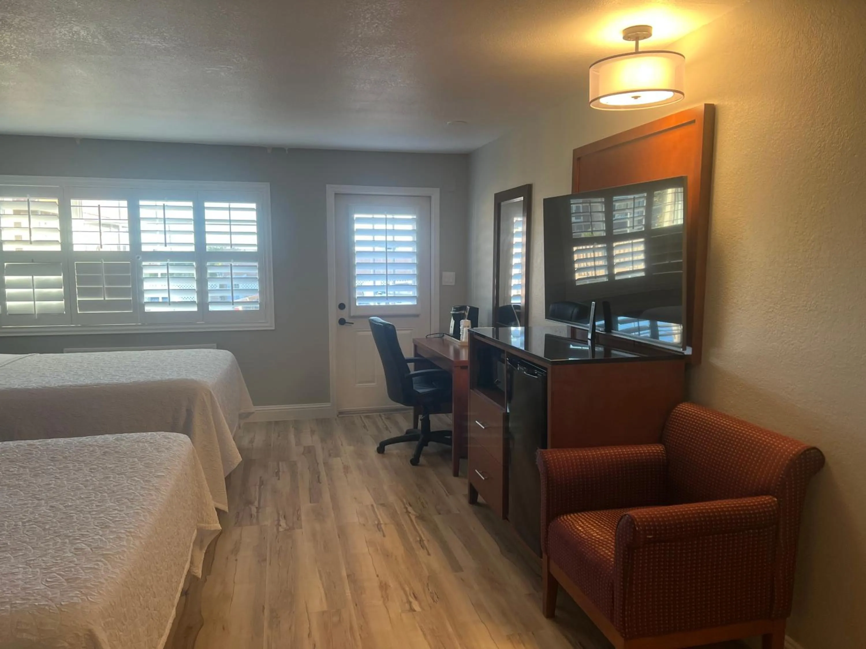 Bed in Pacific Coast Roadhouse - SureStay Collection by Best Western