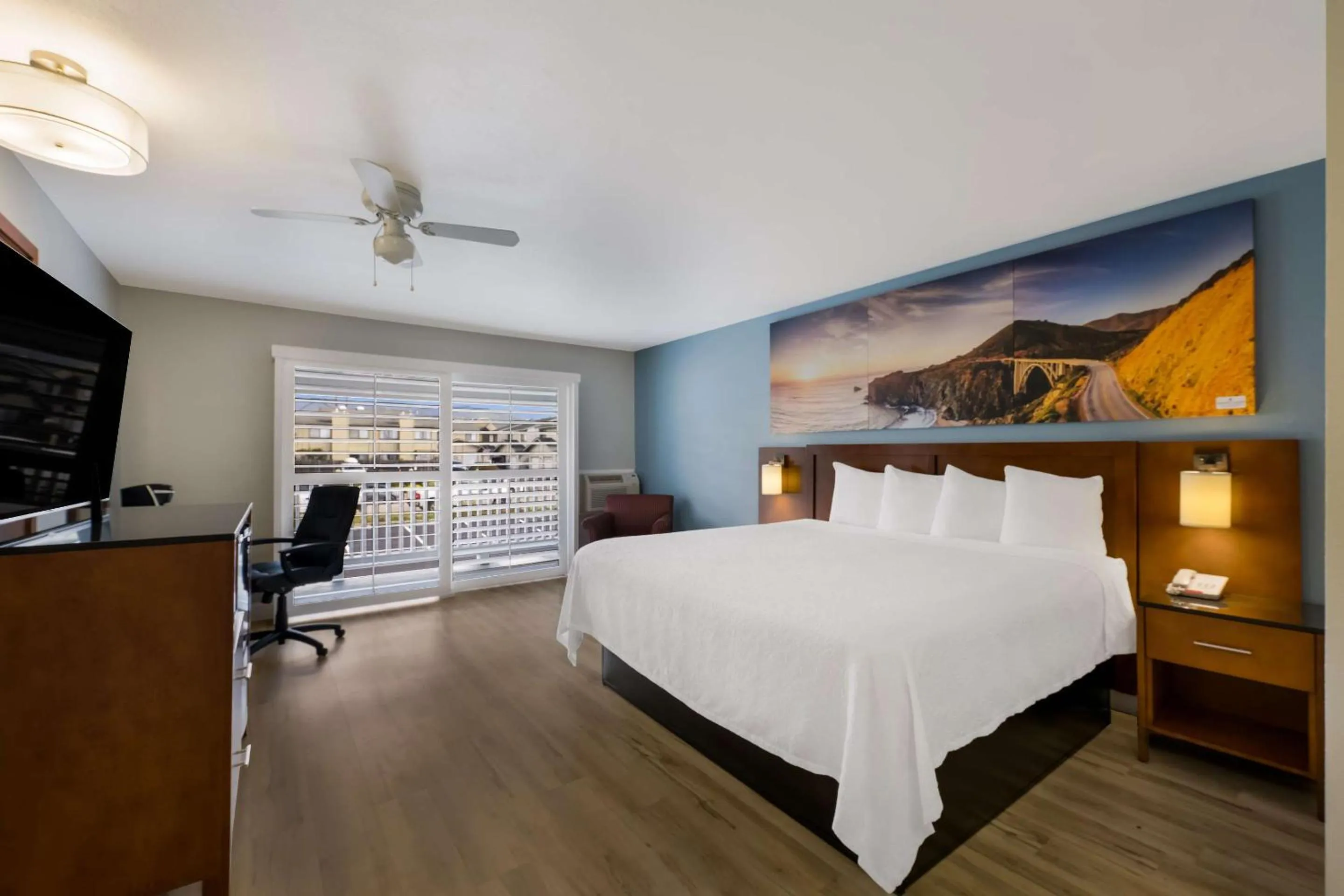 Bedroom, Bed in Pacific Coast Roadhouse - SureStay Collection by Best Western