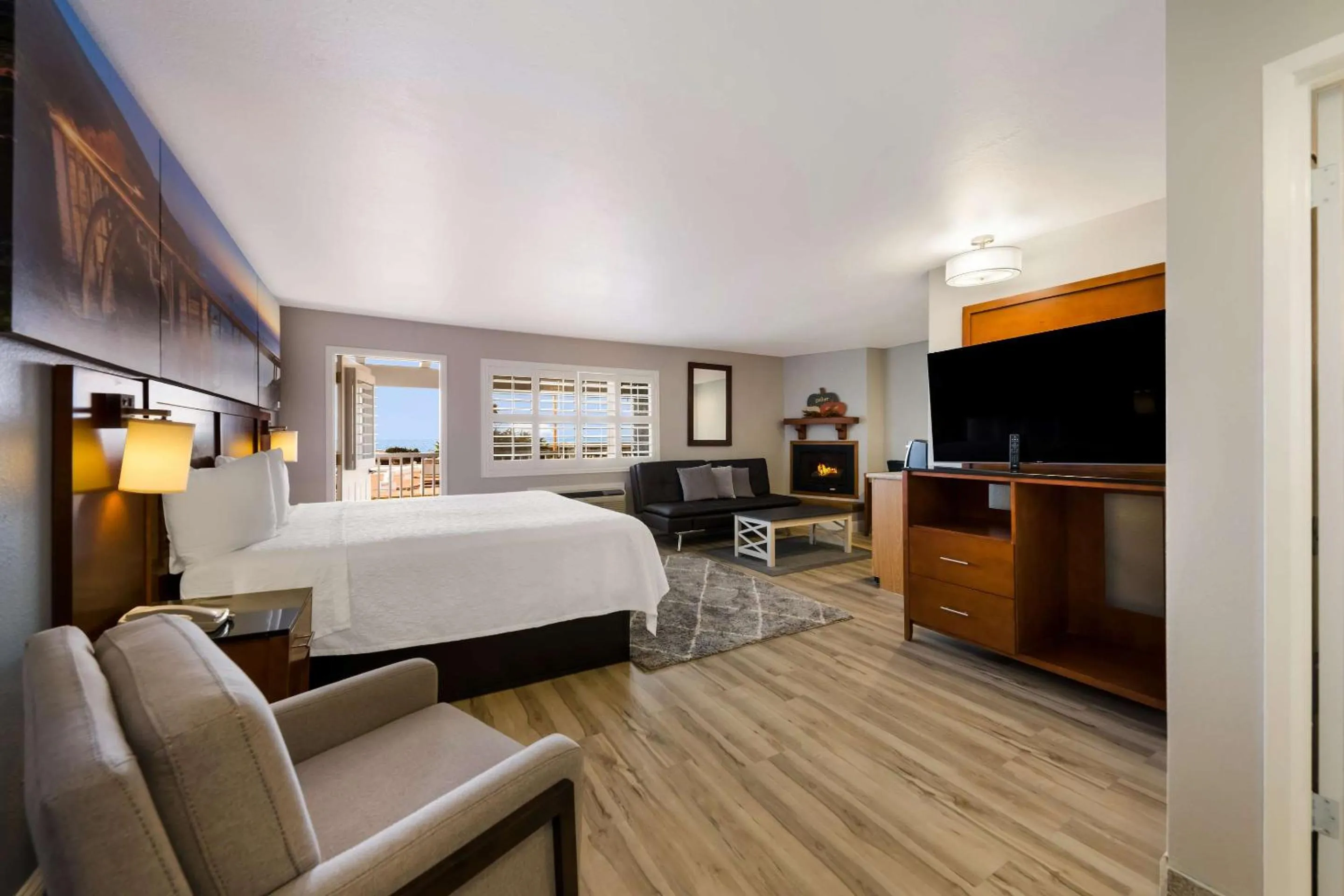 Bedroom, Bed in Pacific Coast Roadhouse - SureStay Collection by Best Western