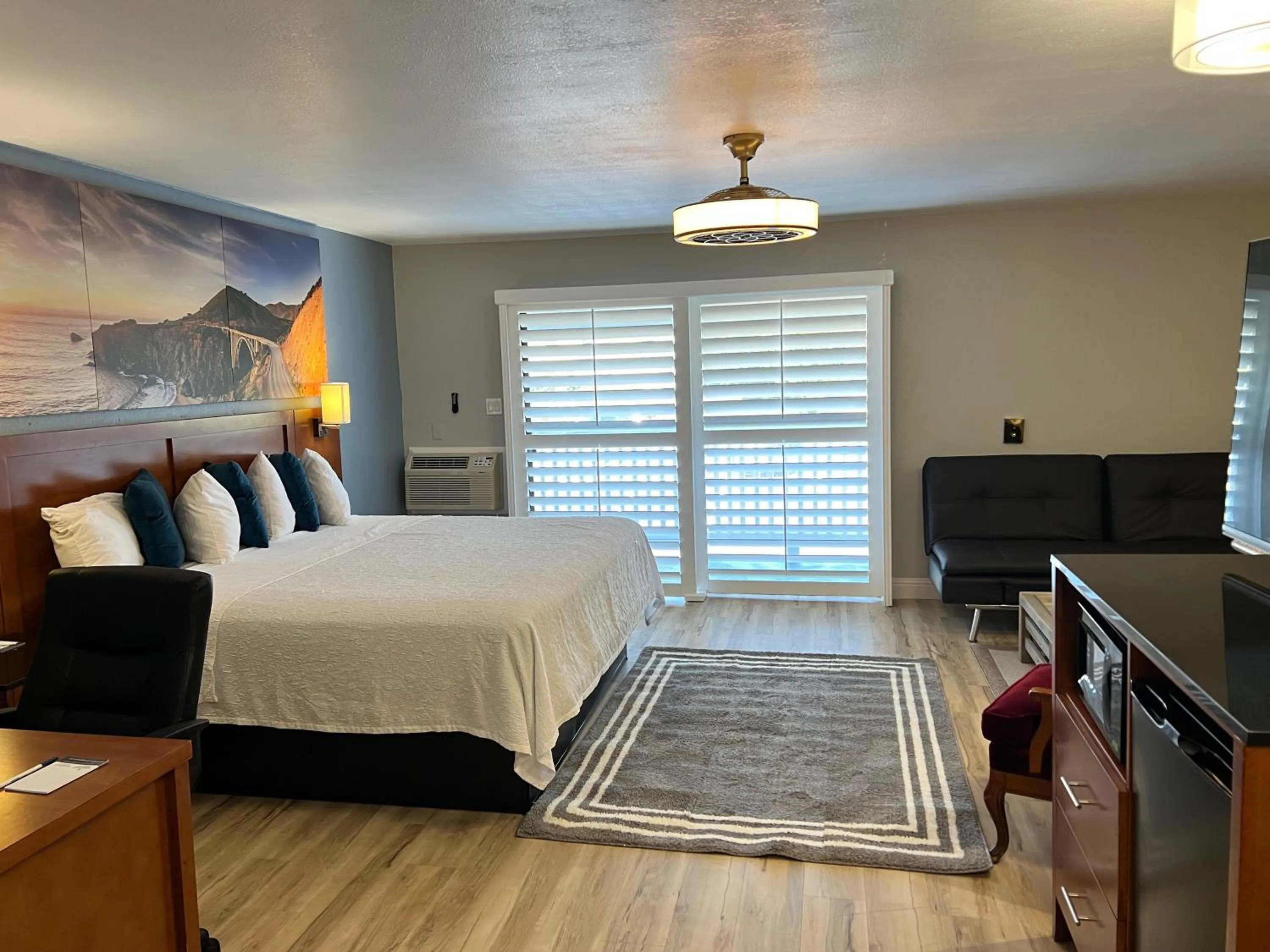 Bed in Pacific Coast Roadhouse - SureStay Collection by Best Western