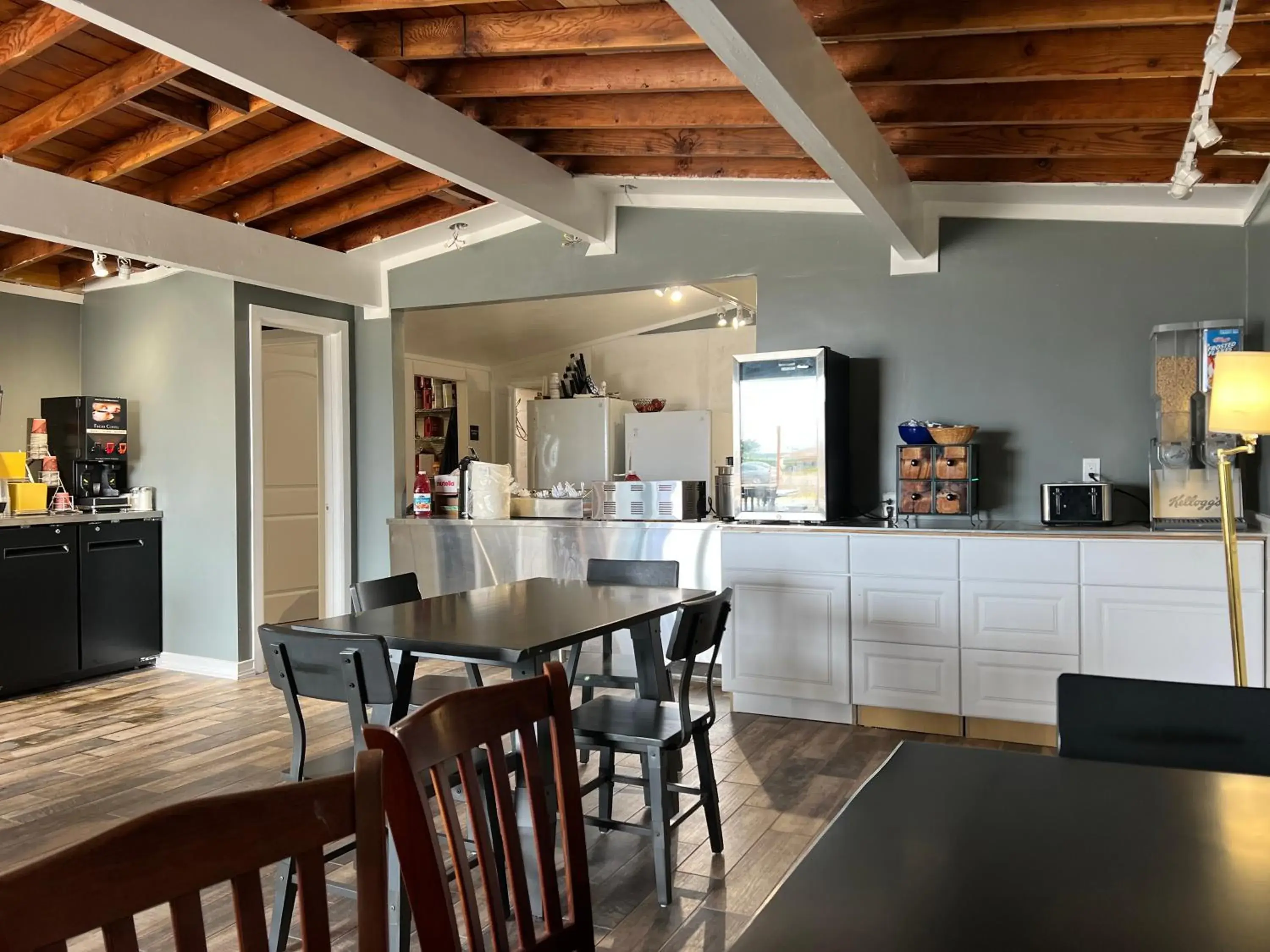 Breakfast in Pacific Coast Roadhouse - SureStay Collection by Best Western Breakfast in Pacific Coast Roadhouse - SureStay Collection by Best Western