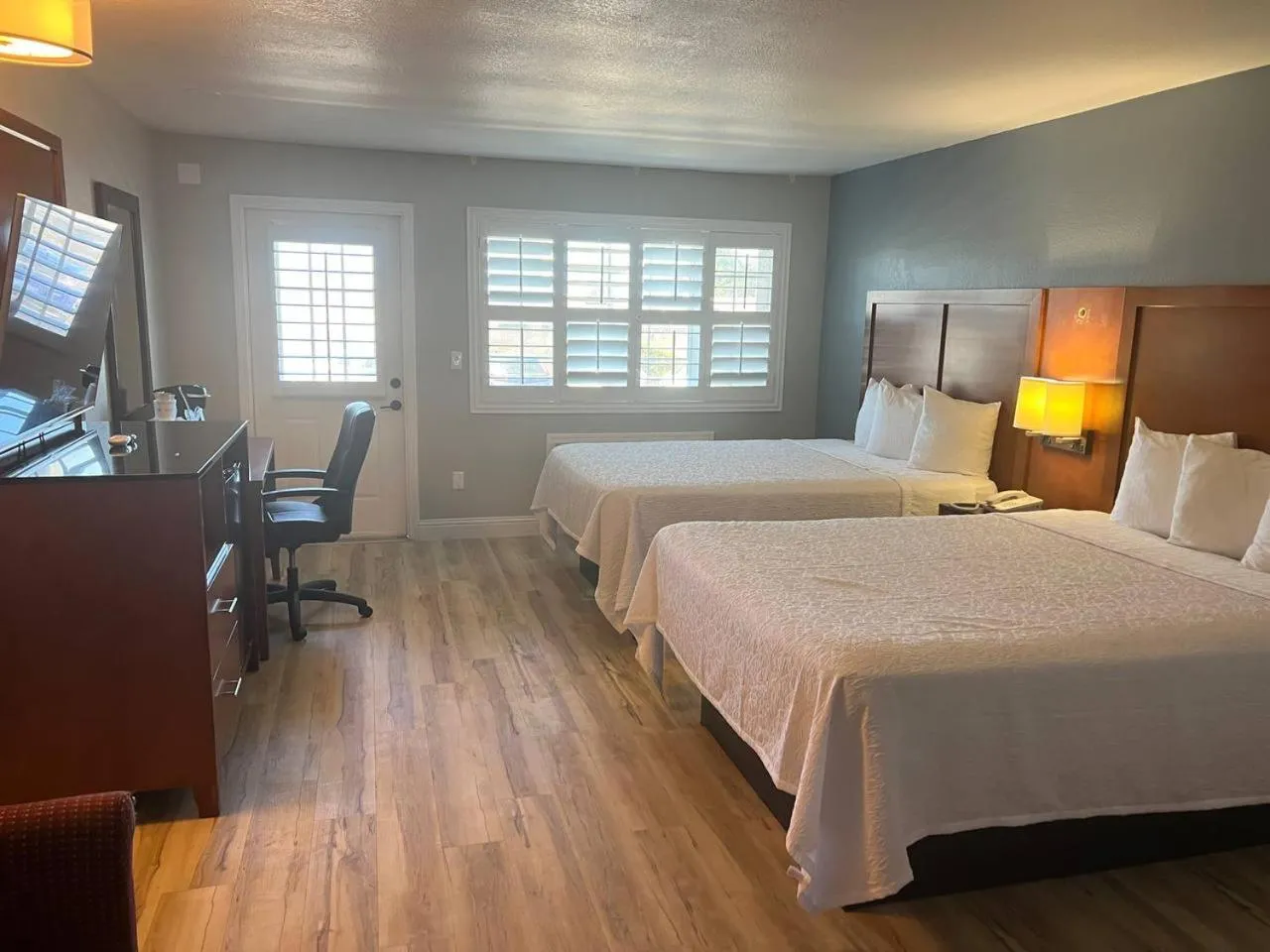 Photo of the whole room, Bed in Pacific Coast Roadhouse - SureStay Collection by Best Western