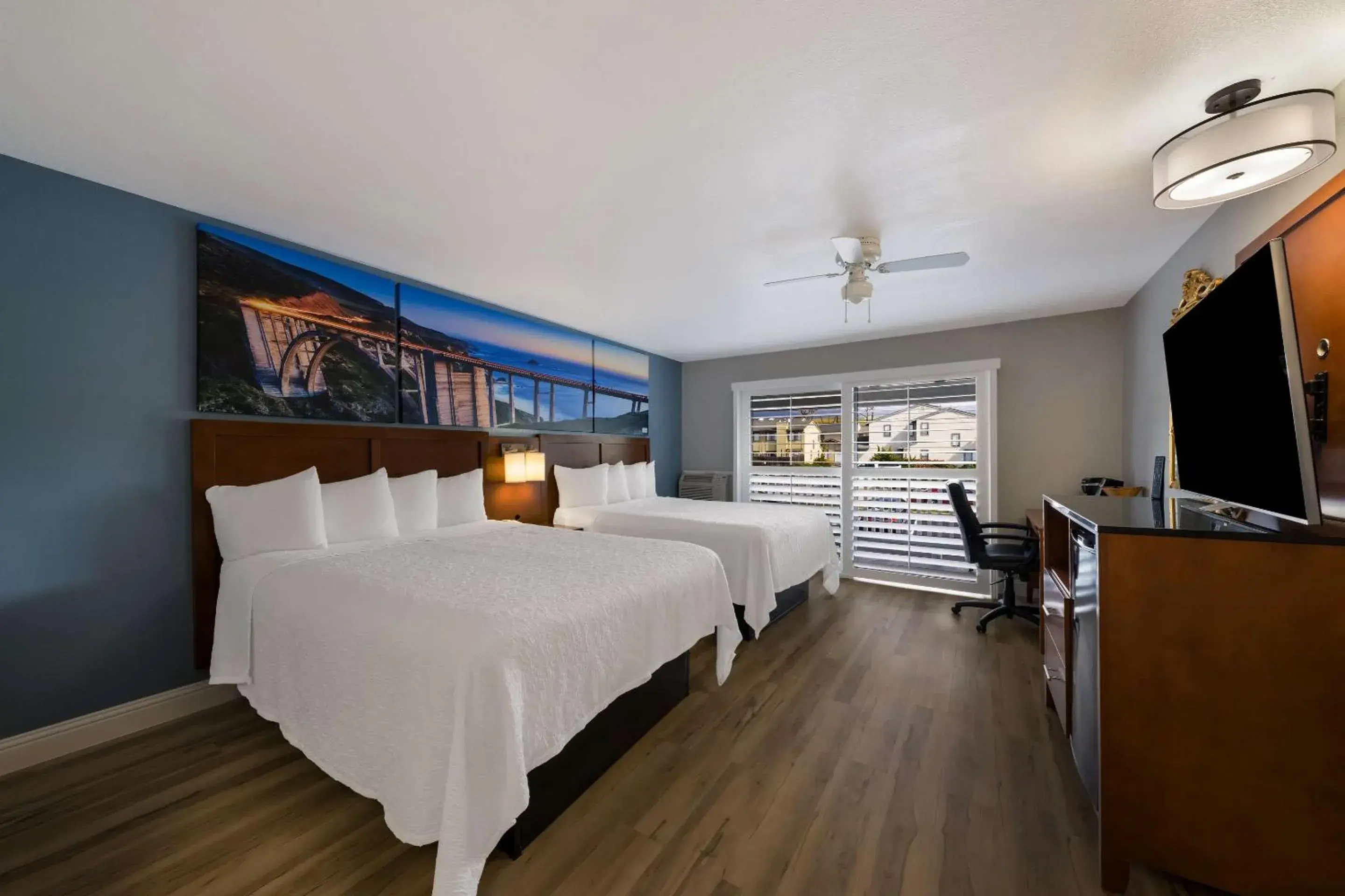 Bedroom, Bed in Pacific Coast Roadhouse - SureStay Collection by Best Western Bedroom, Bed in Pacific Coast Roadhouse - SureStay Collection by Best Western