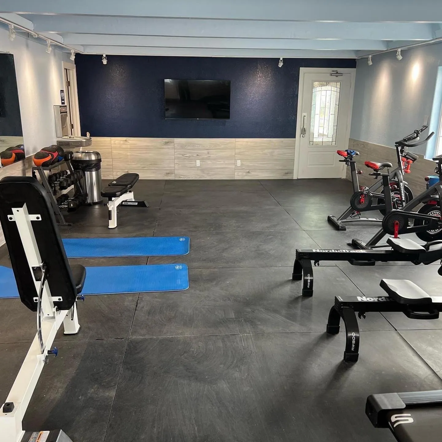 Fitness centre/facilities in Pacific Coast Roadhouse - SureStay Collection by Best Western