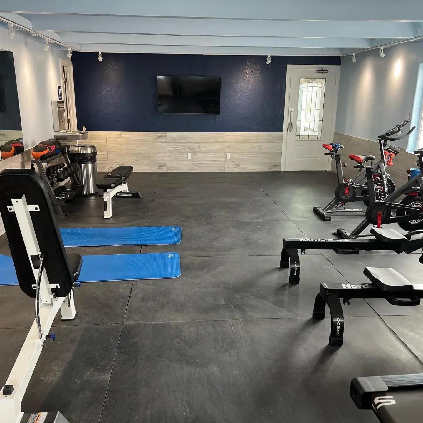 Fitness centre/facilities in Pacific Coast Roadhouse - SureStay Collection by Best Western Fitness centre/facilities in Pacific Coast Roadhouse - SureStay Collection by Best Western