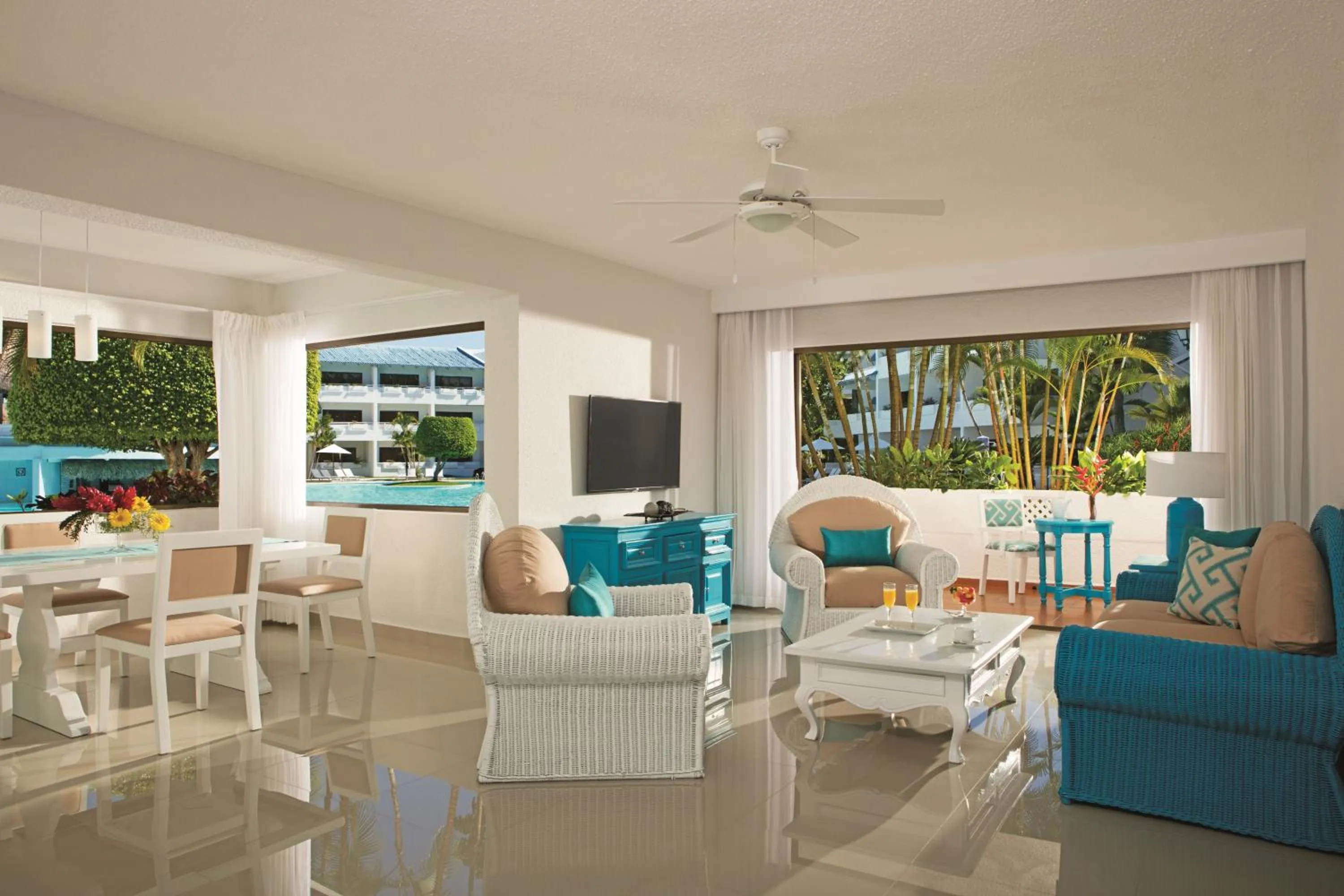 Living room, Lounge/Bar in Sunscape Puerto Plata