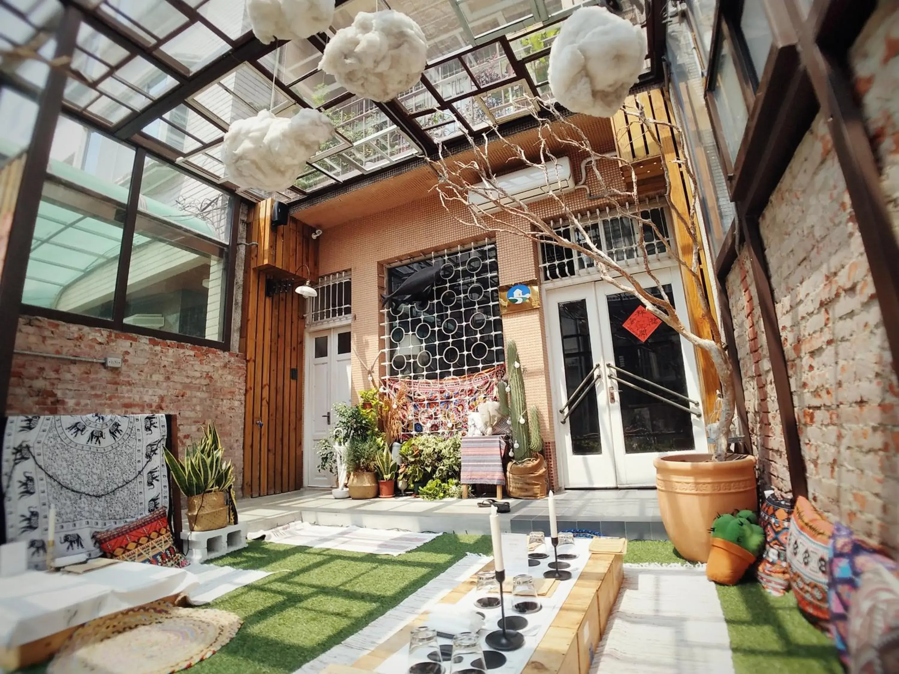 Facade/entrance in GOIN Old House & Bar Facade/entrance in GOIN Old House & Bar