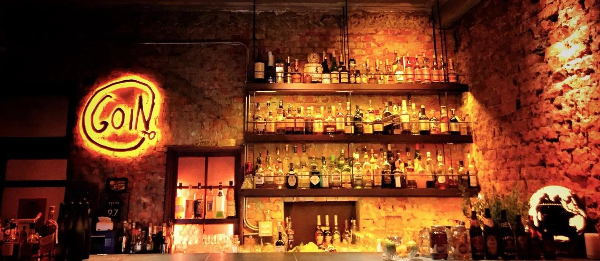 Evening entertainment in GOIN Old House & Bar