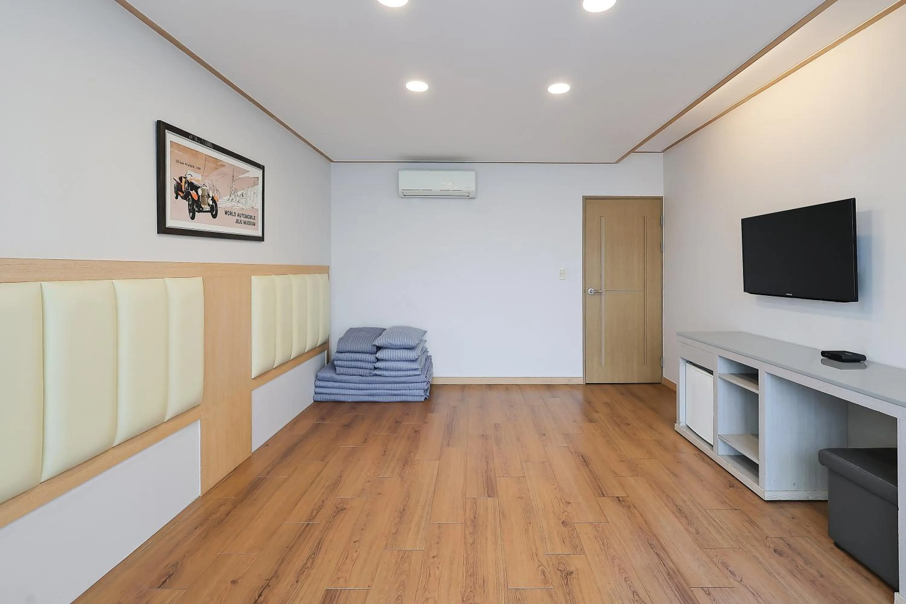 TV and multimedia in Shin Shin Hotel Jeju City