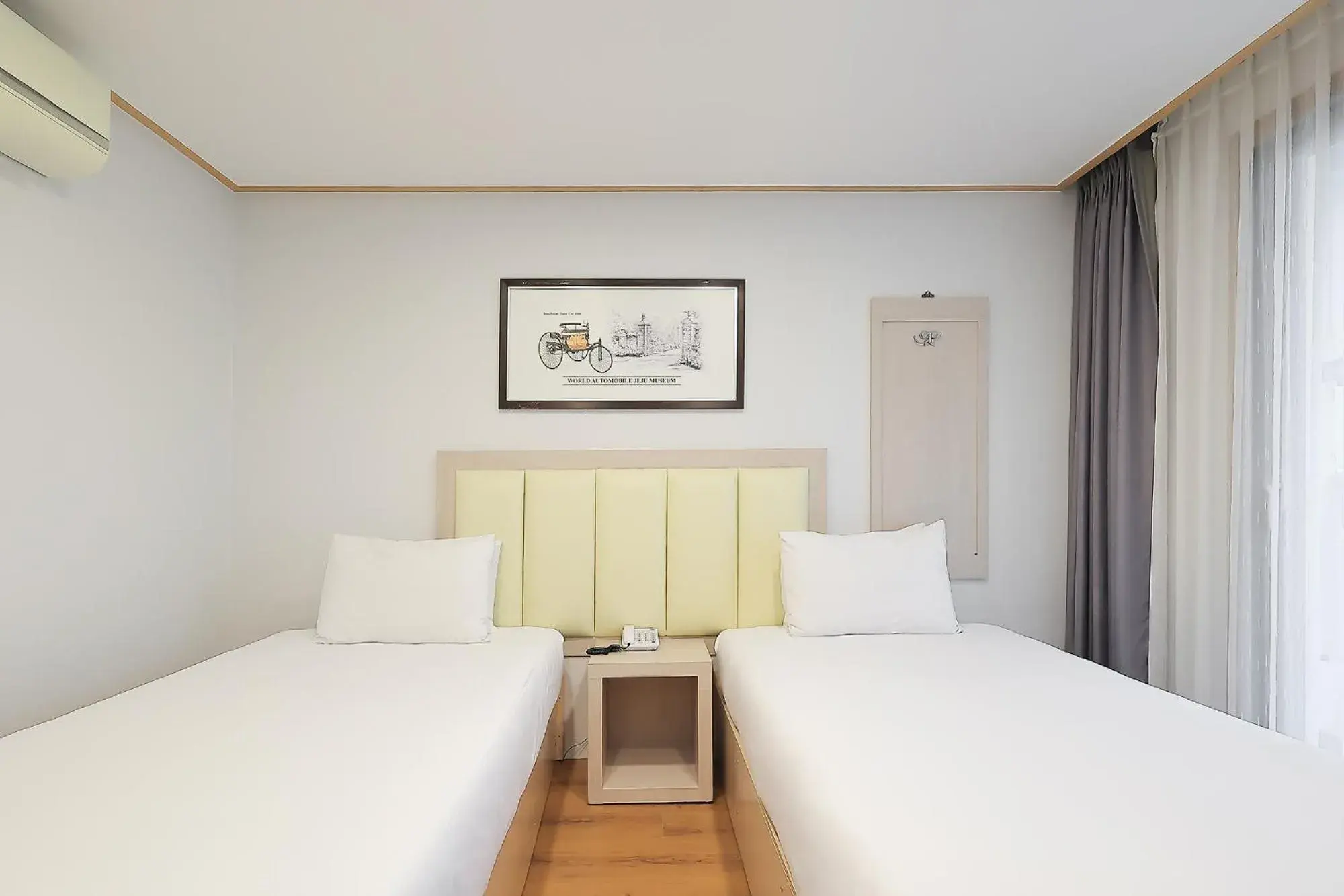 Twin Room in Shin Shin Hotel Jeju City Twin Room in Shin Shin Hotel Jeju City