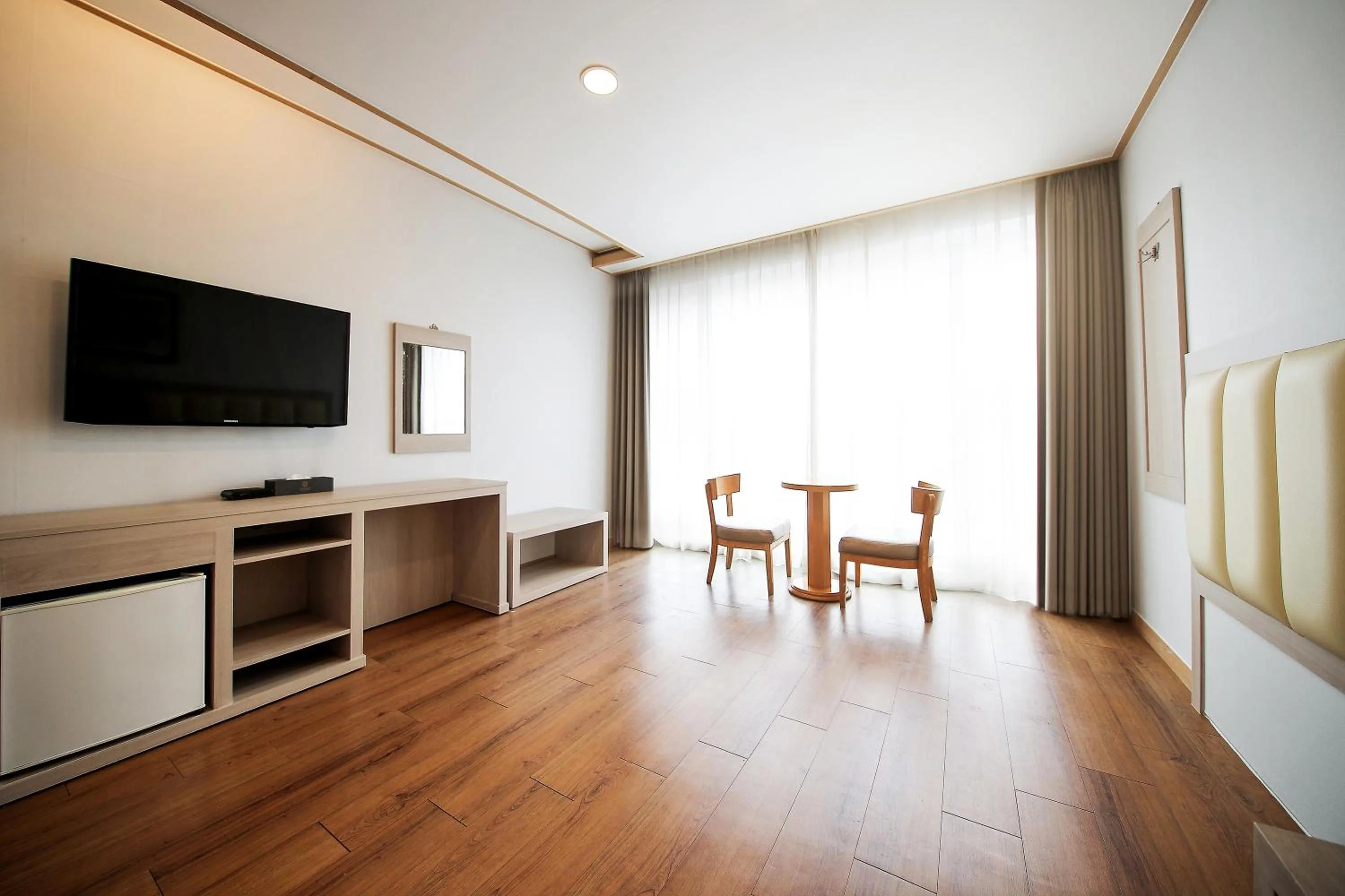 TV and multimedia in Shin Shin Hotel Jeju City