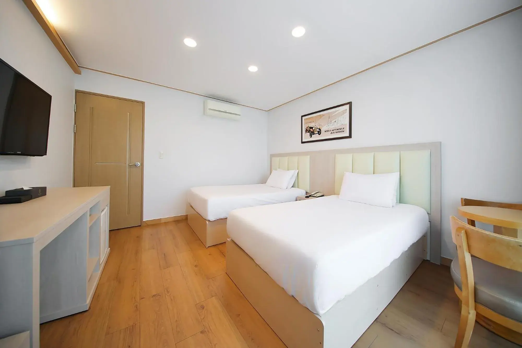 Twin Room in Shin Shin Hotel Jeju City Twin Room in Shin Shin Hotel Jeju City