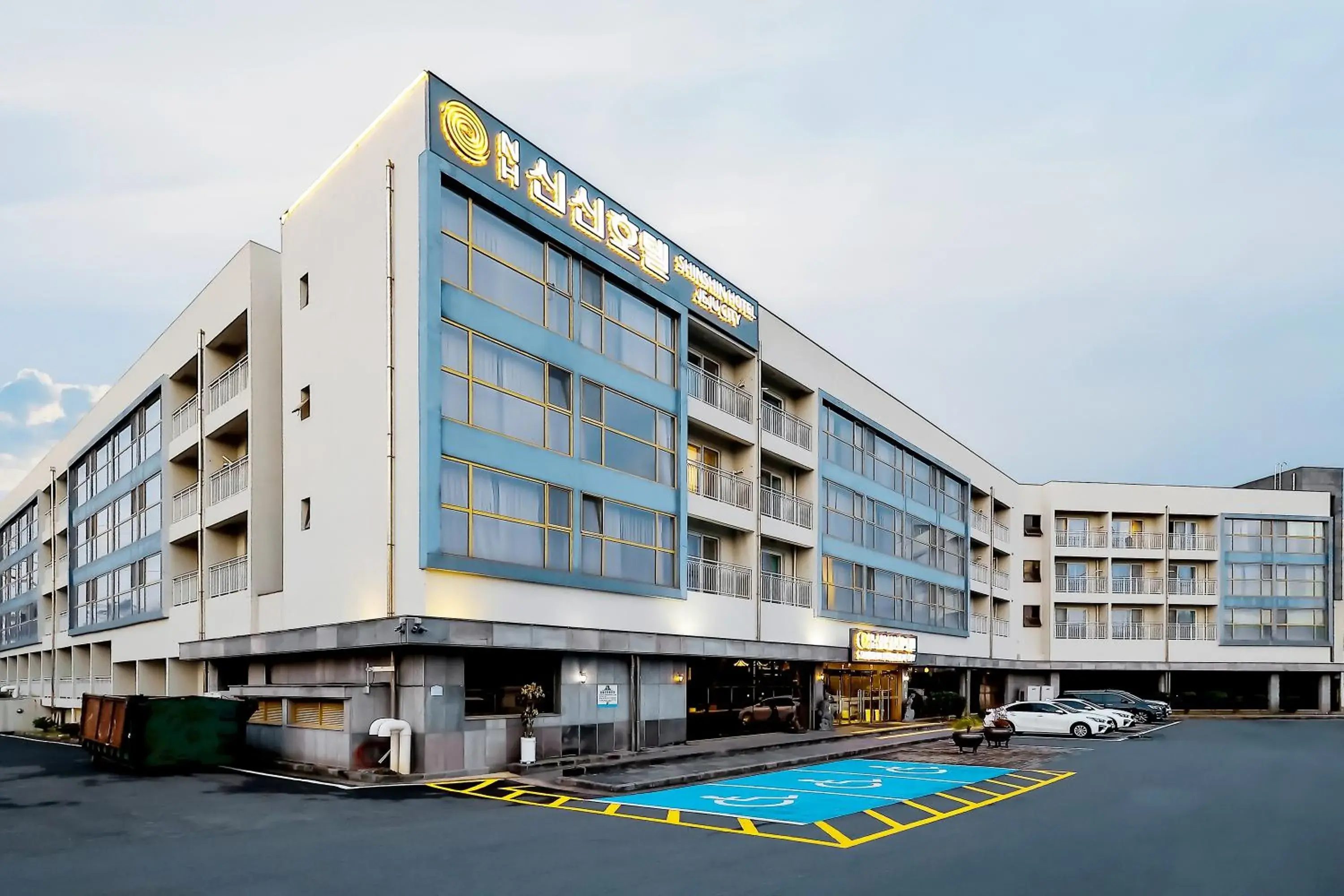 Property building in Shin Shin Hotel Jeju City Property building in Shin Shin Hotel Jeju City