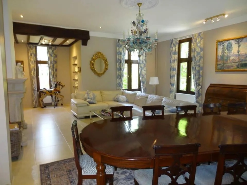 Restaurant/places to eat in Le chateau des eglantines