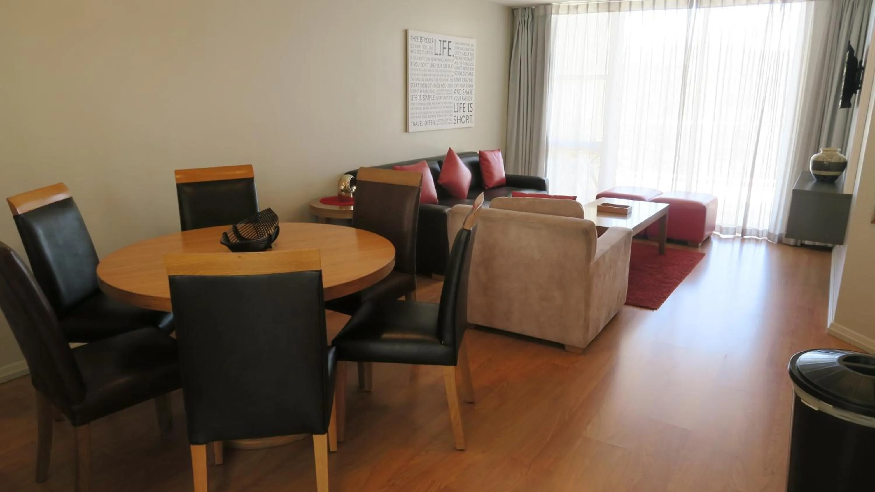 Lagoon Beach Hotel Apartments