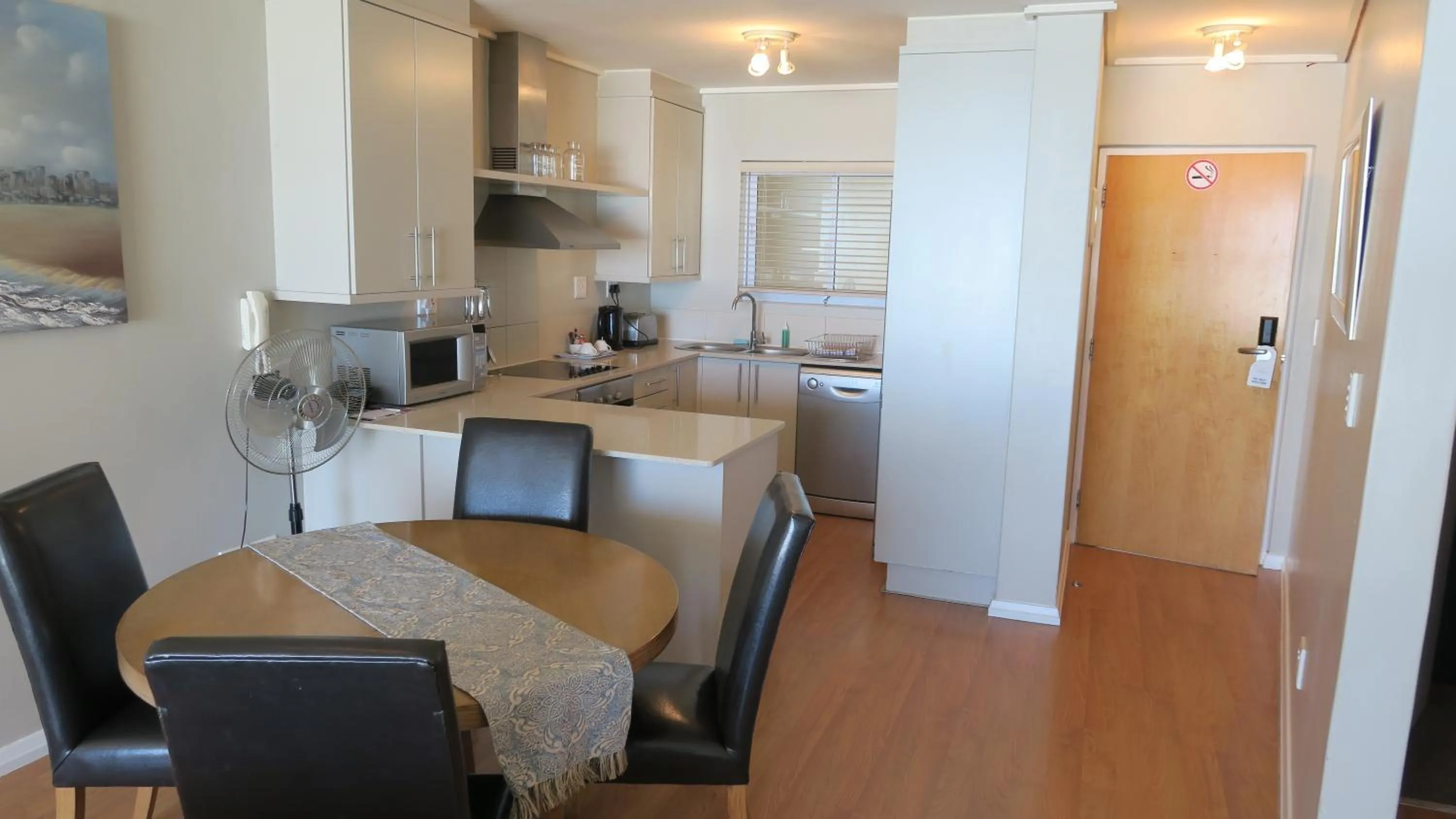 Lagoon Beach Hotel Apartments