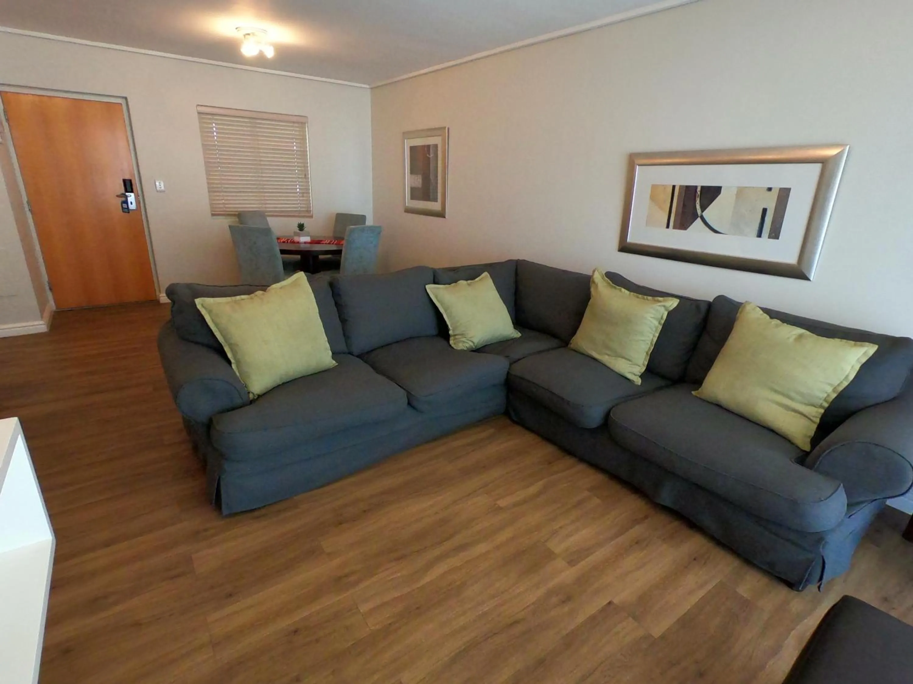 Lagoon Beach Hotel Apartments