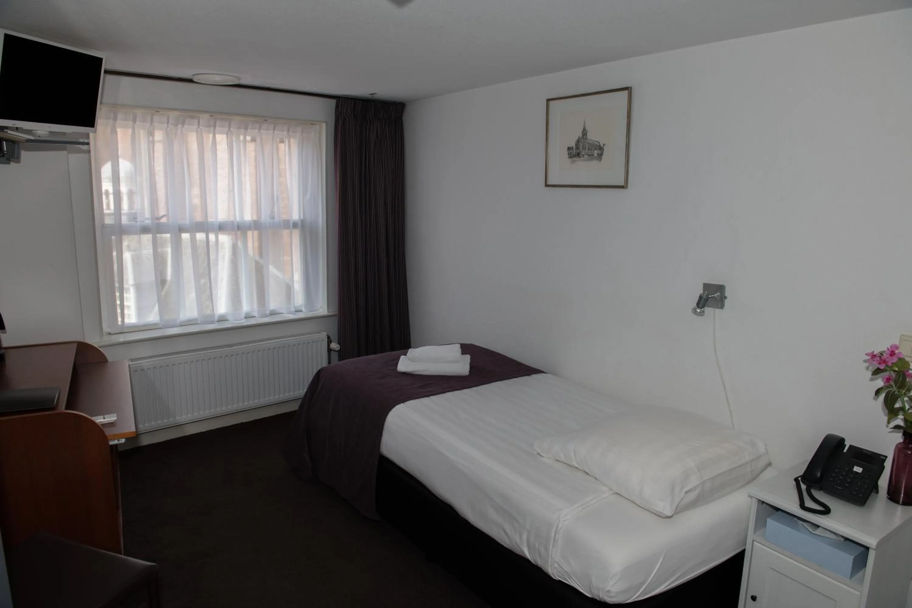 Photo of the whole room, Bed in Hotel de Gaaper