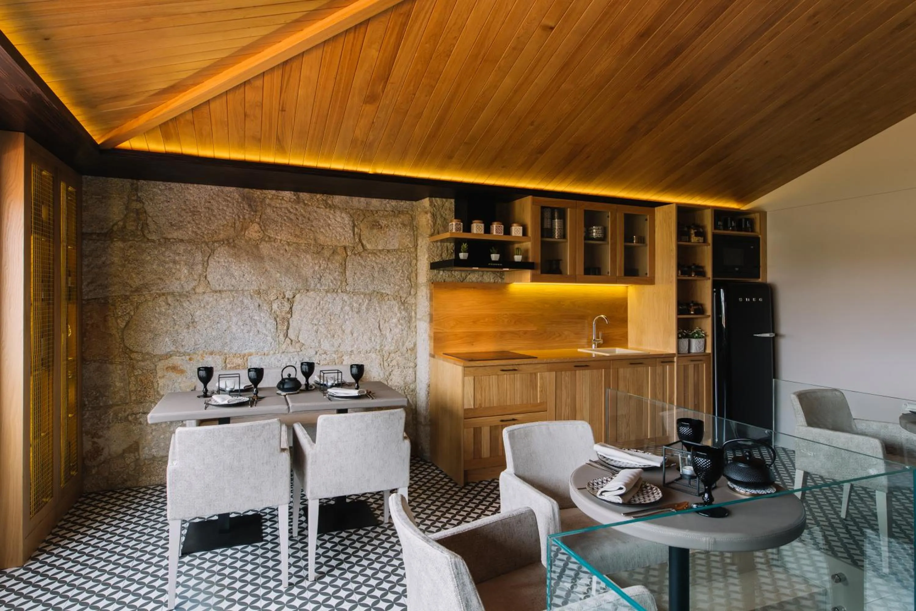 Communal kitchen in Casa do Rio charm suites