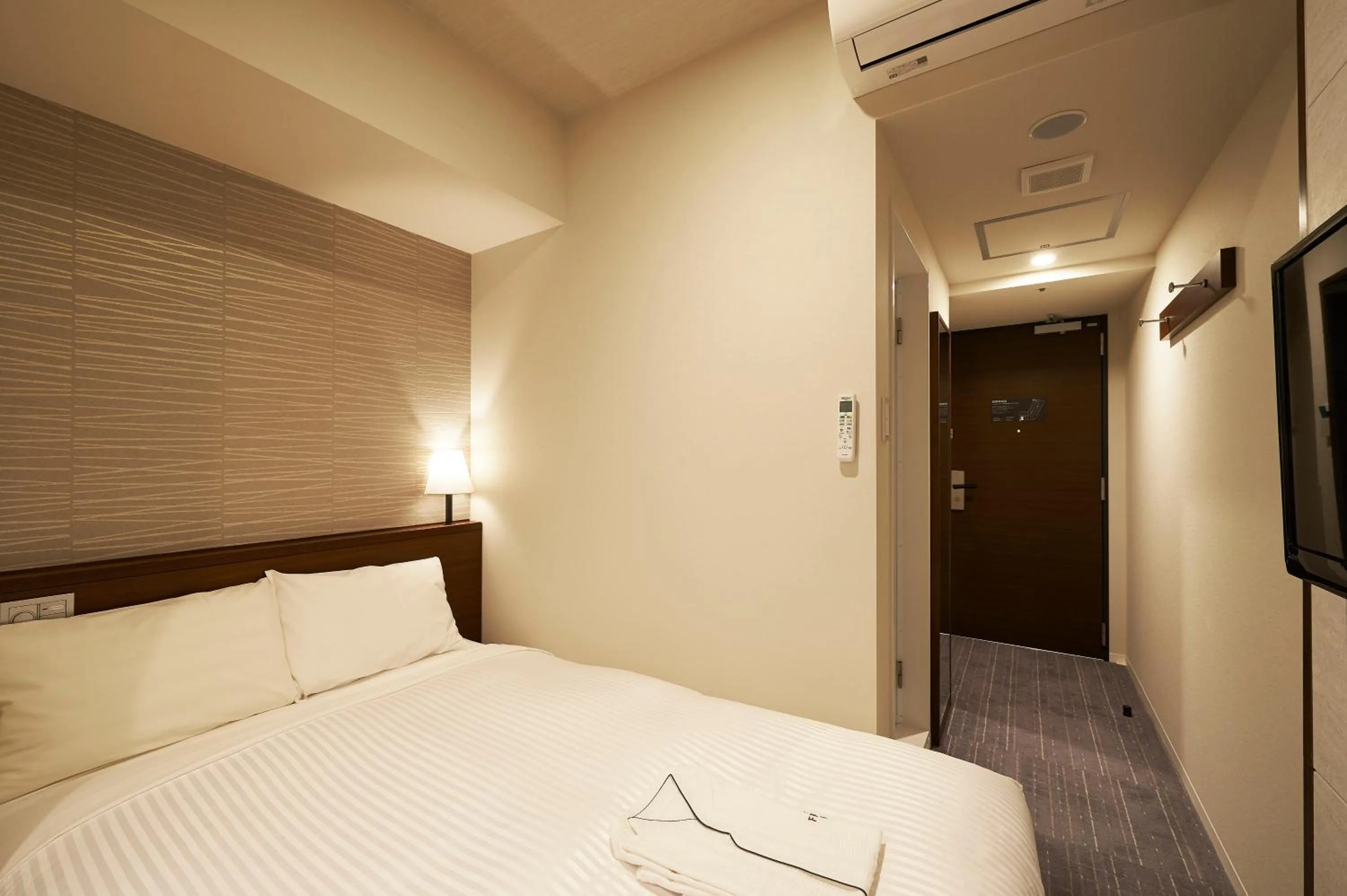 Bed in Sotetsu Fresa Inn Tokyo Roppongi