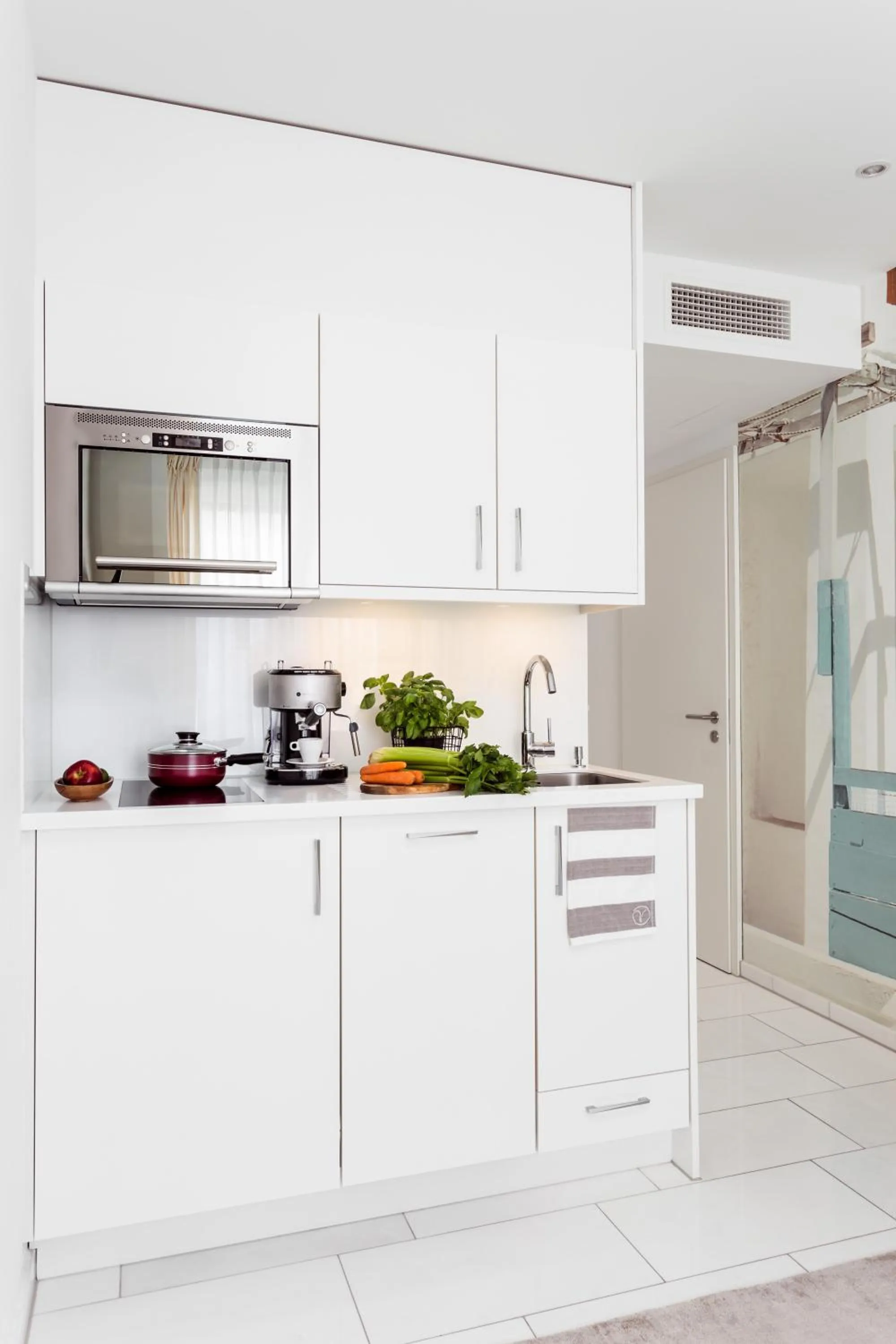 Kitchen or kitchenette in Skyreach BizzStay - Wohnen am Main