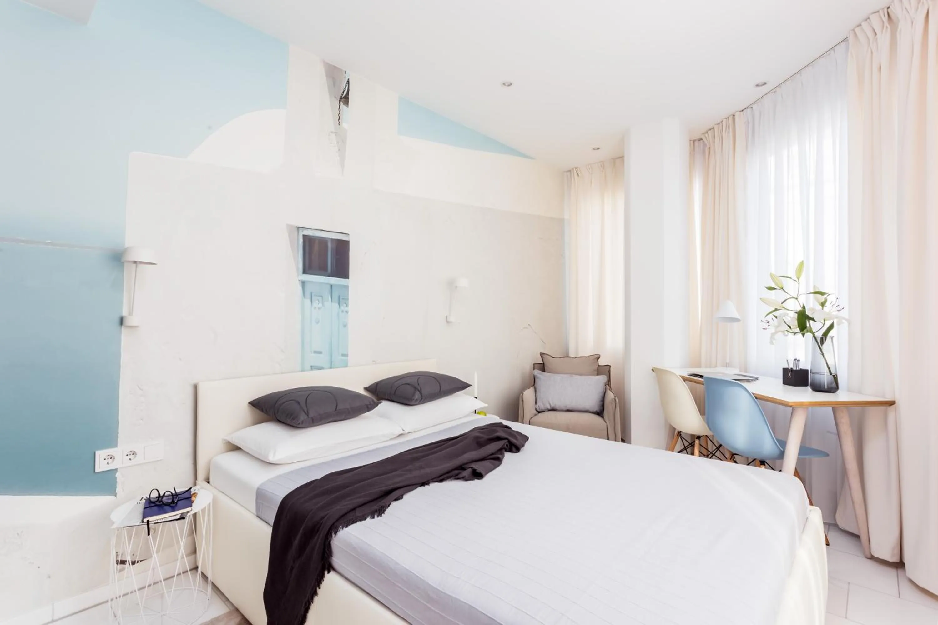 Photo of the whole room, Bed in Skyreach BizzStay - Wohnen am Main