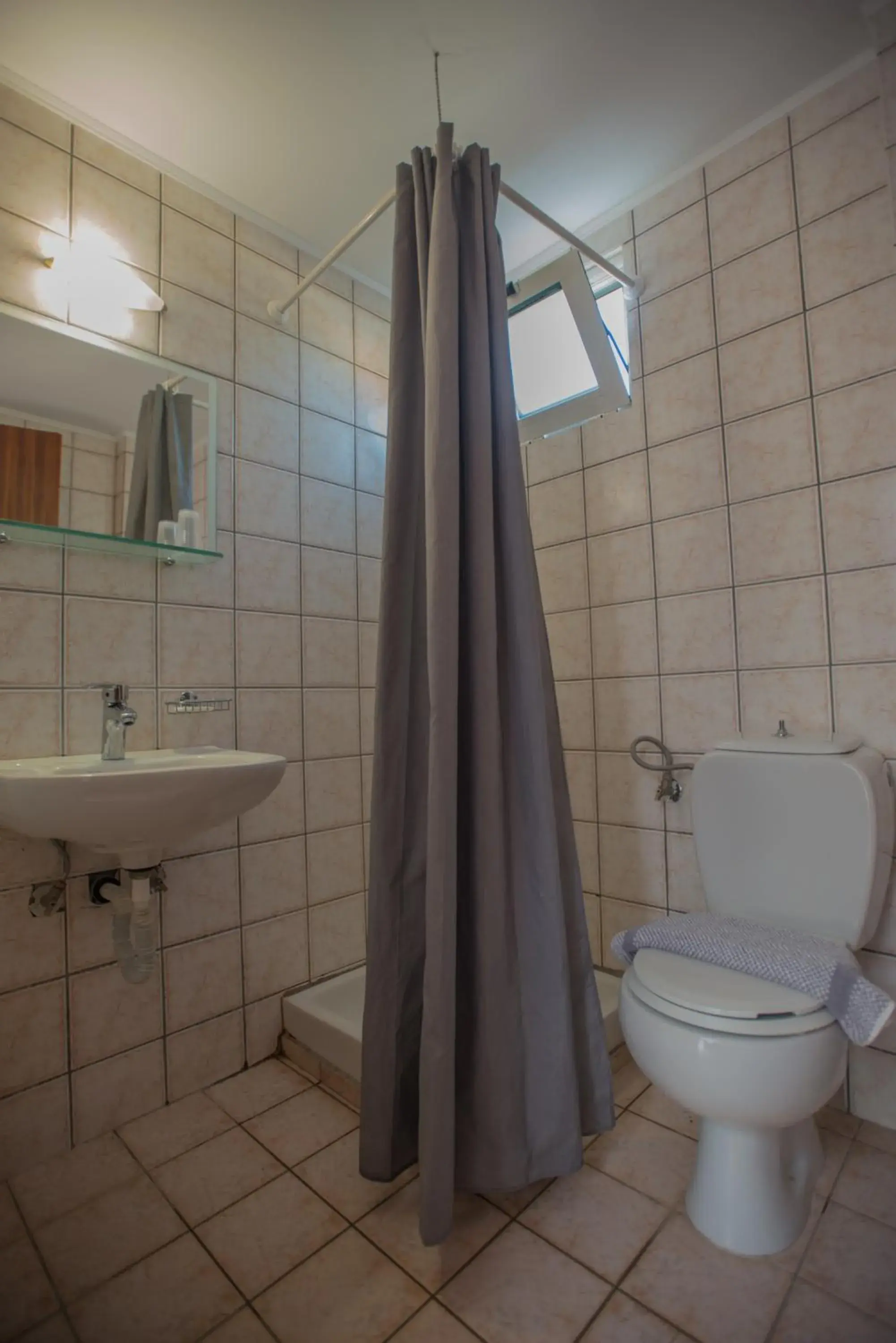 Bathroom in Fragiskos Hotel Bathroom in Fragiskos Hotel