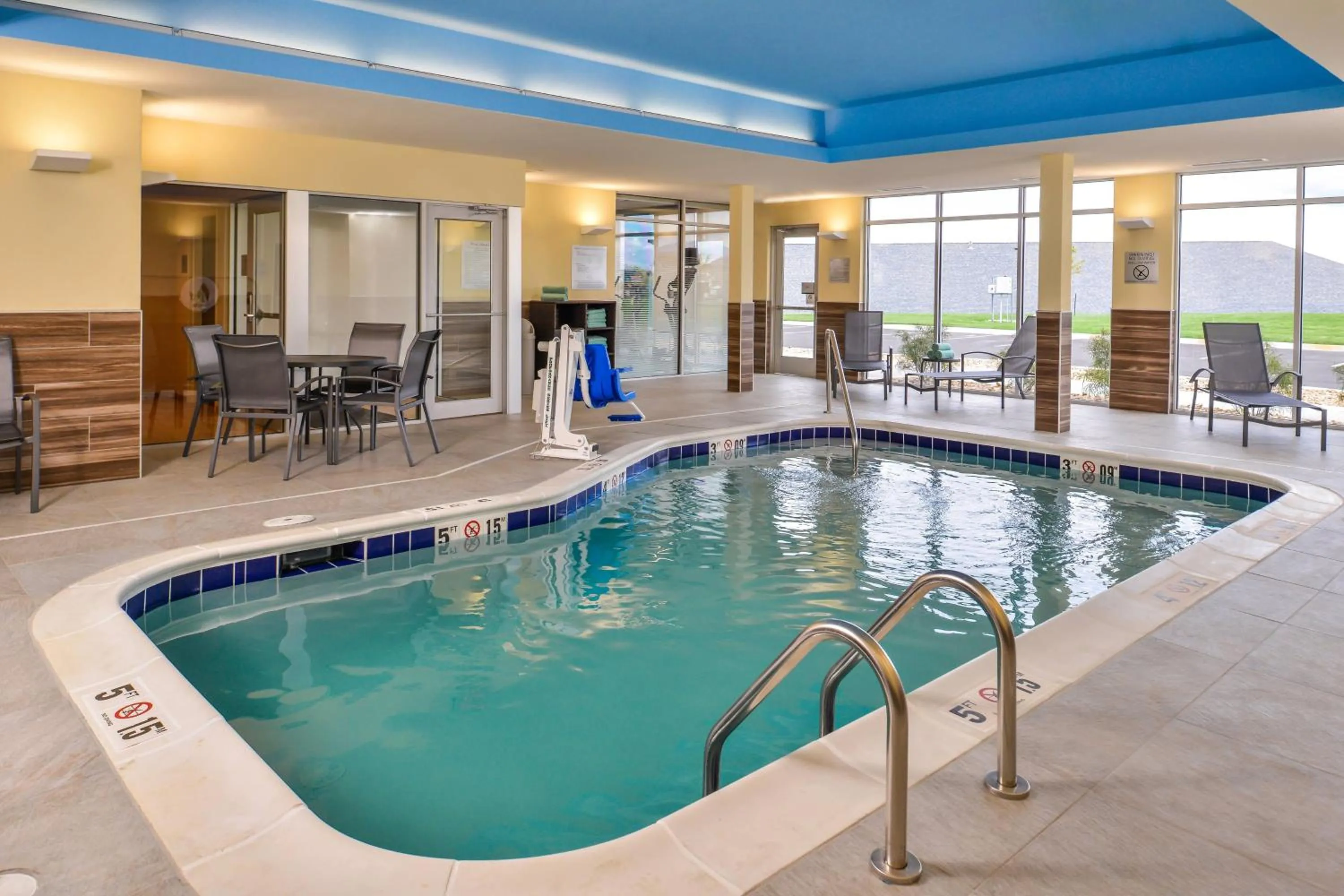 Swimming pool in Fairfield Inn & Suites by Marriott Warrensburg