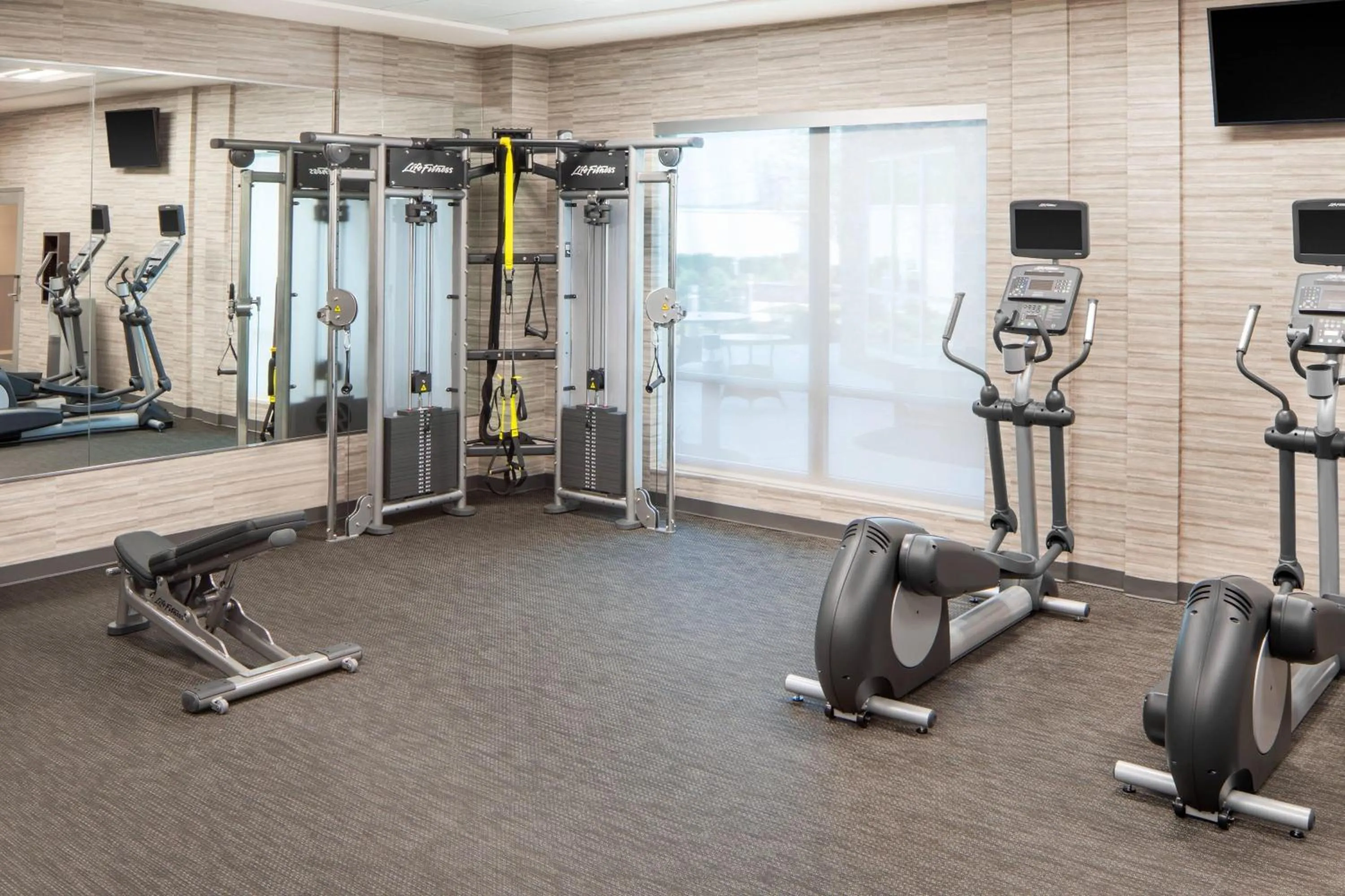 Fitness centre/facilities in Courtyard by Marriott Wayne Fairfield