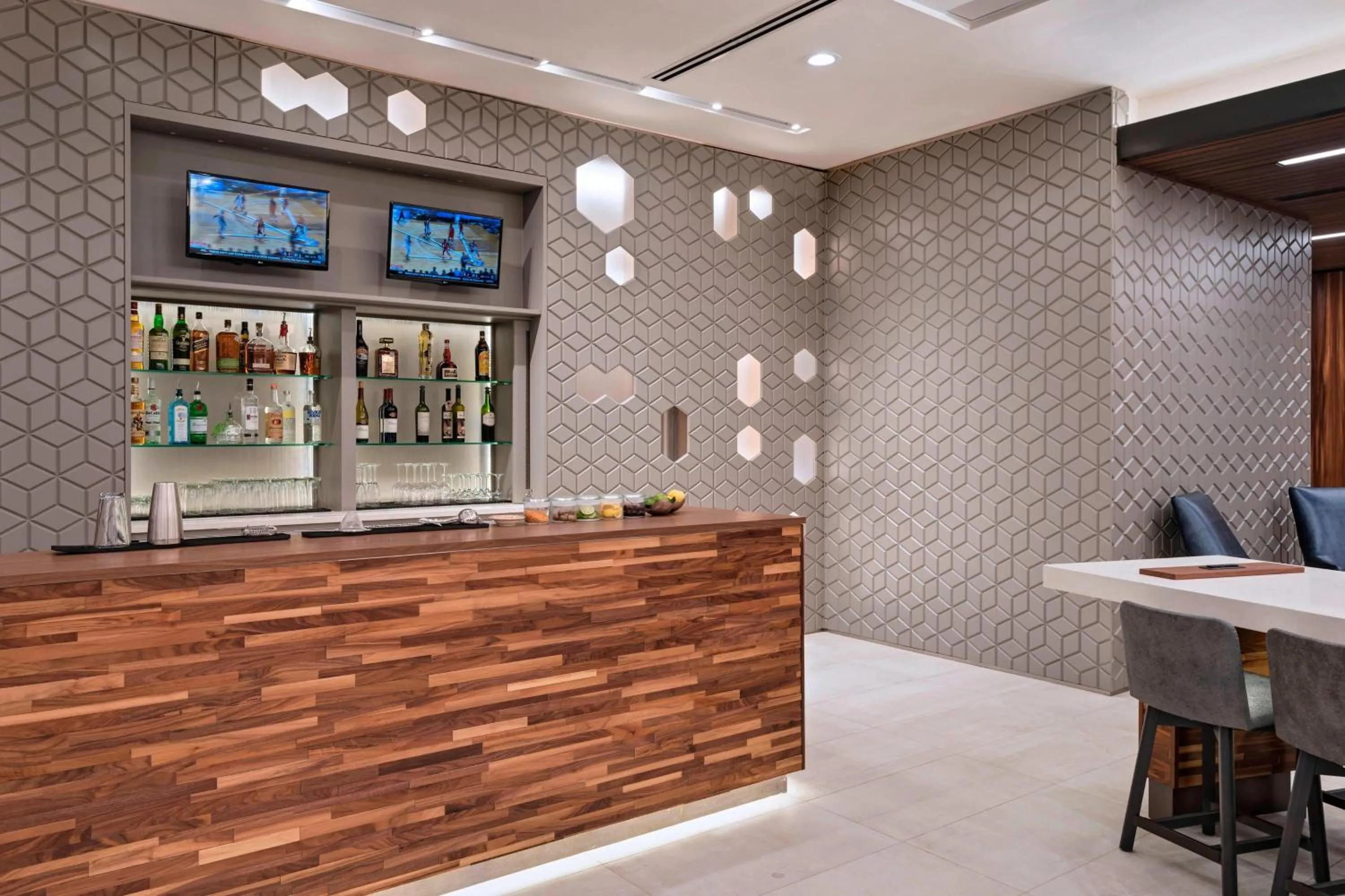 Lounge or bar in Courtyard by Marriott Houston Sugar Land/Lake Pointe