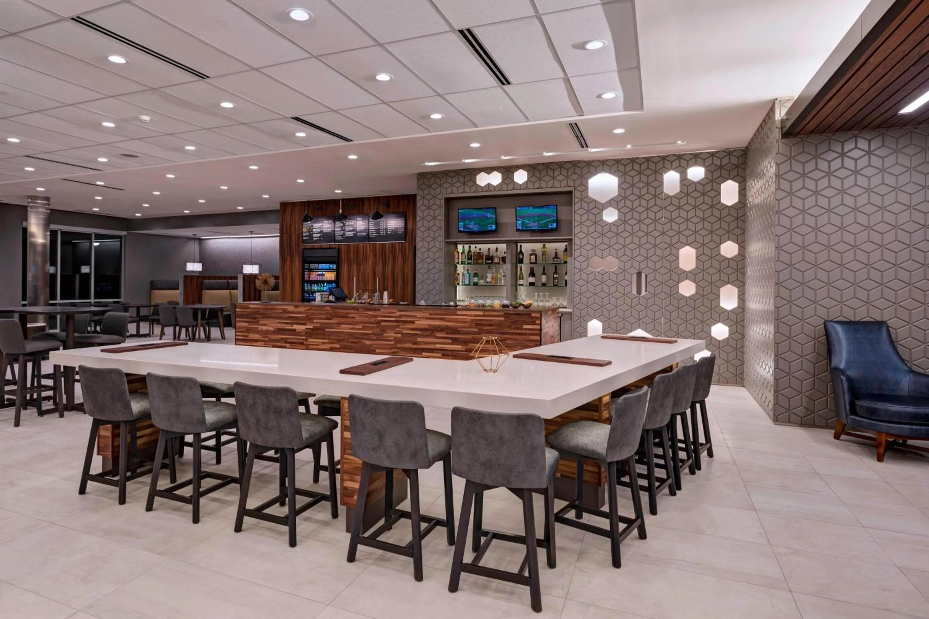 Restaurant/places to eat in Courtyard by Marriott Houston Sugar Land/Lake Pointe