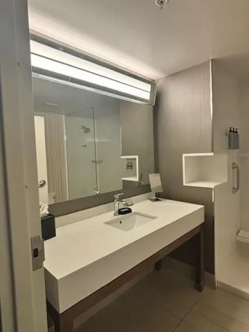 Bathroom in Courtyard by Marriott Deptford