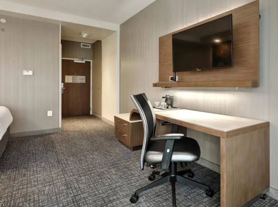 Deluxe Queen Room in Courtyard by Marriott Deptford Deluxe Queen Room in Courtyard by Marriott Deptford