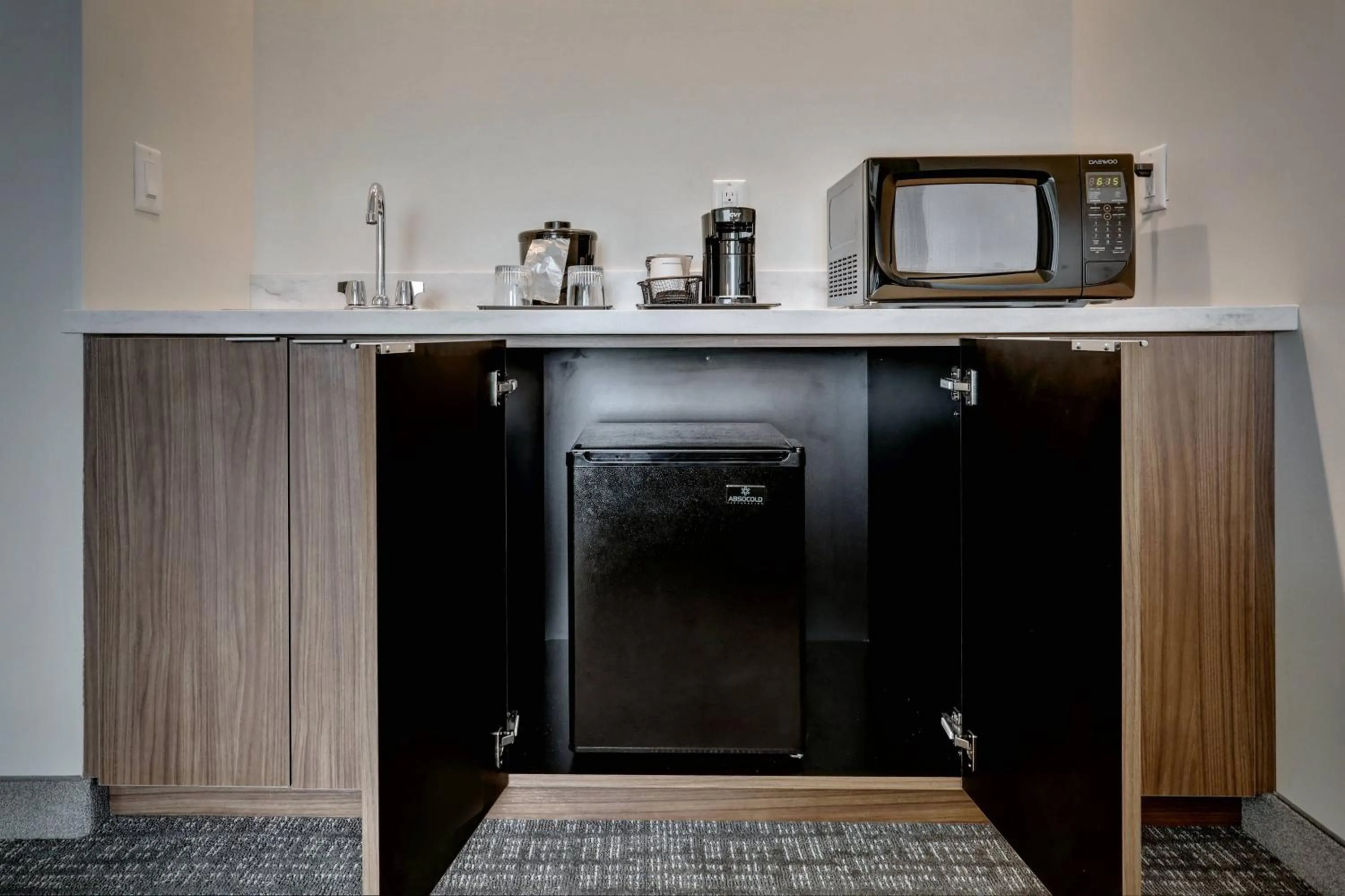 Photo of the whole room in Courtyard by Marriott Deptford