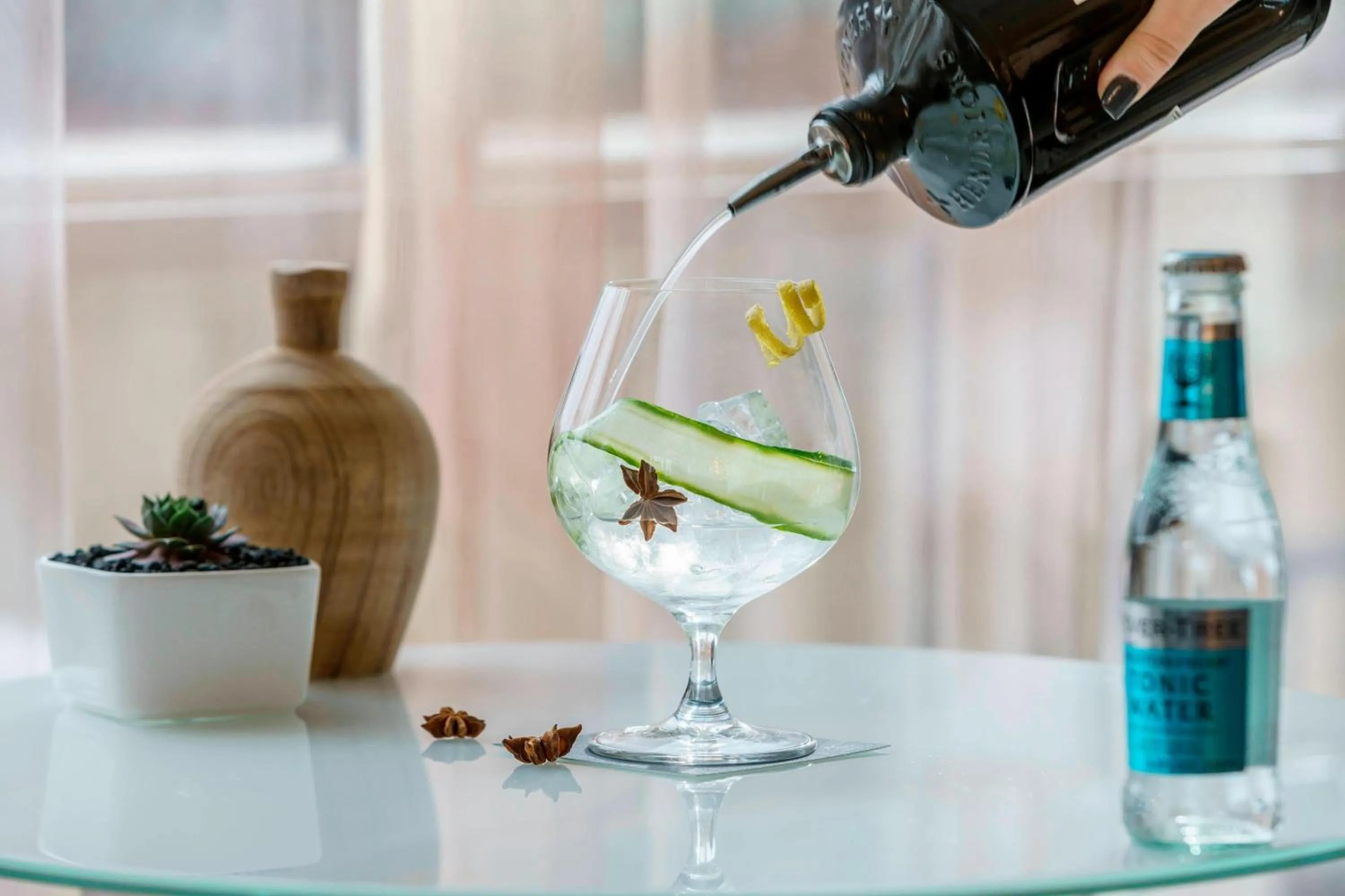 Lounge or bar in AC Hotel by Marriott Spartanburg