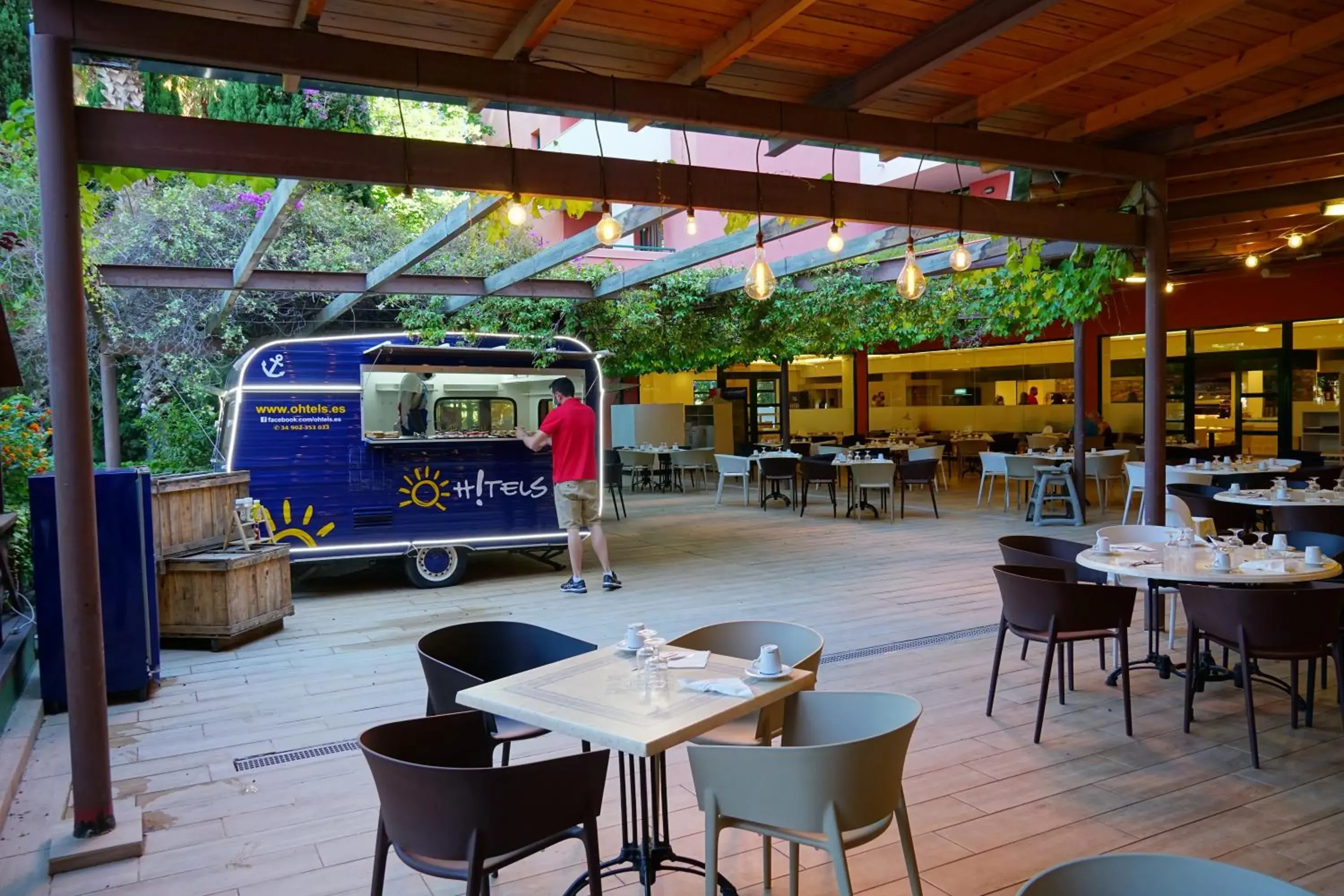 Restaurant/places to eat in Ohtels Vil·la Romana Restaurant/places to eat in Ohtels Vil·la Romana