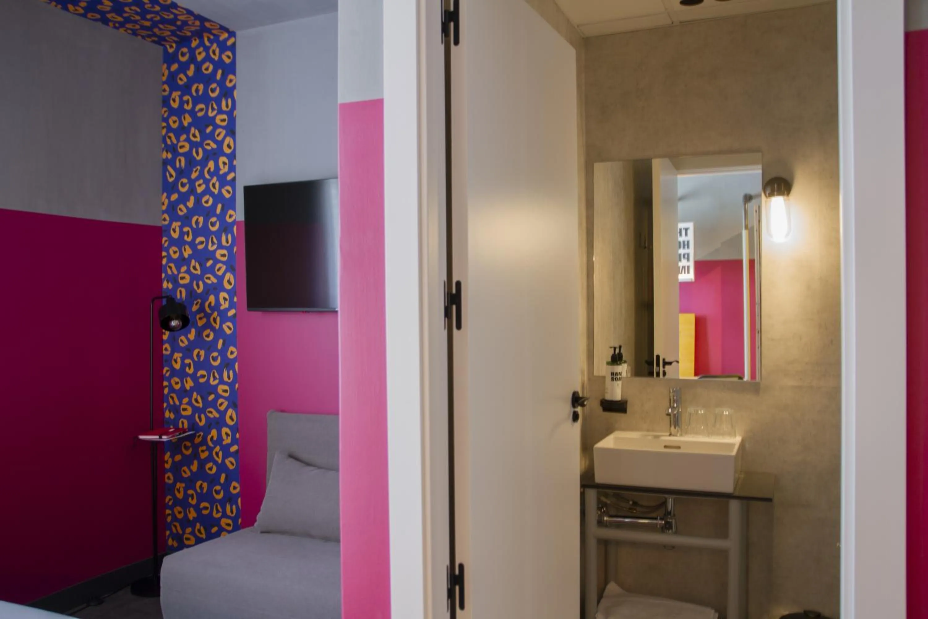 Bathroom in Youth Hostel Center Valencia